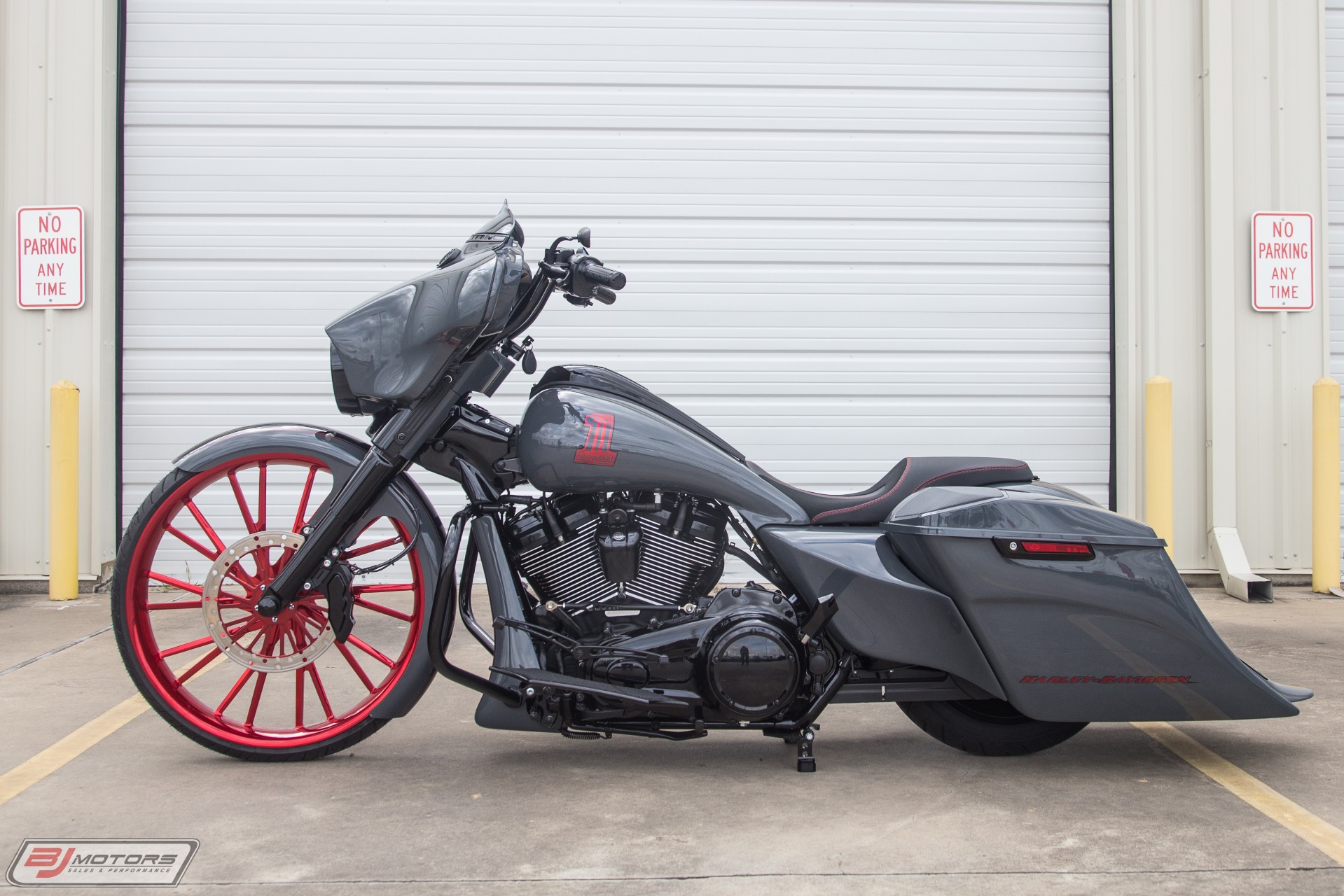 Used-2018-Harley-Davidson-Street-Glide-Custom-Bagger