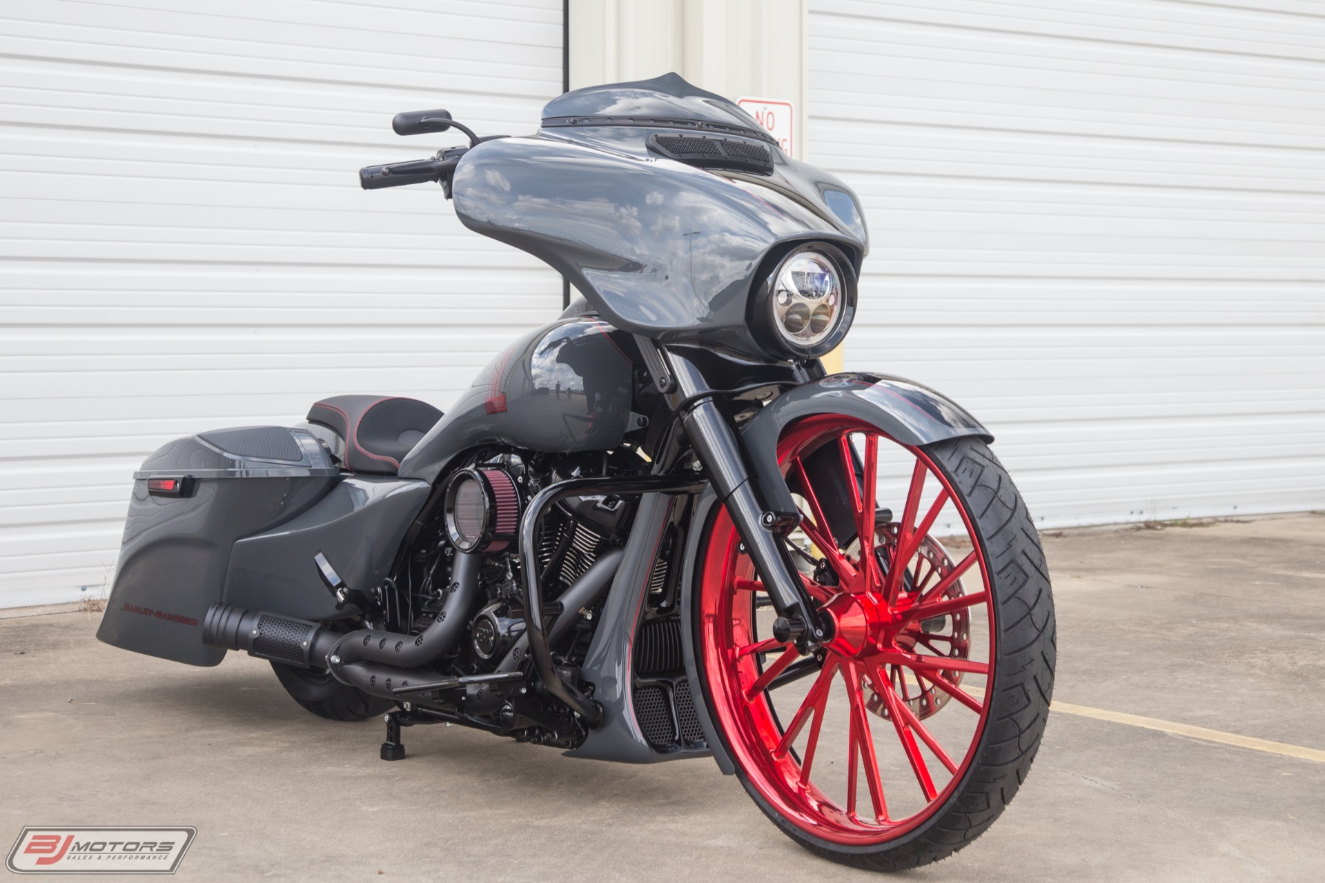 Used-2018-Harley-Davidson-Street-Glide-Custom-Bagger