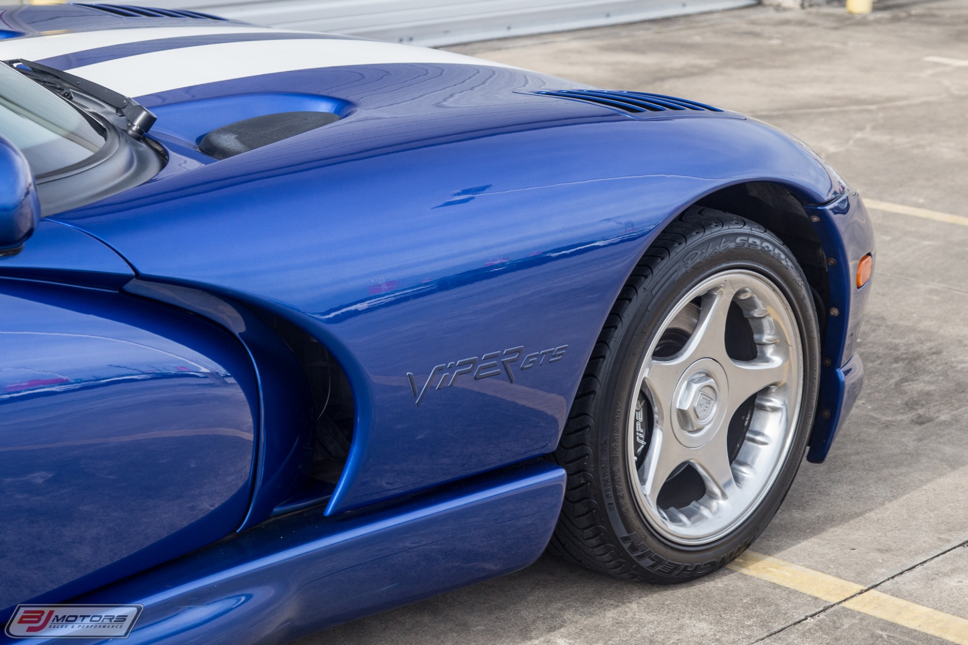 Used-1996-Dodge-Viper-GTS