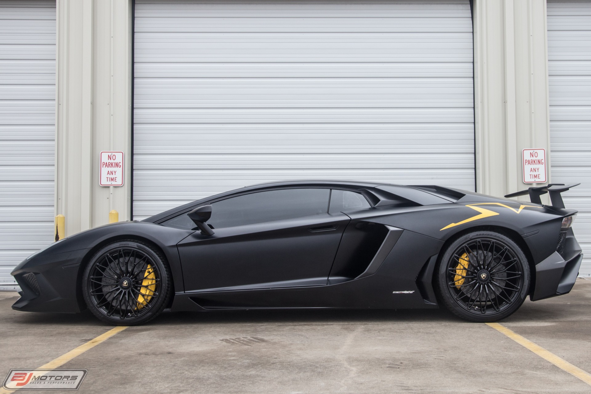 Used-2016-Lamborghini-Aventador-Celebrity-Owned-LP-750-4-SV