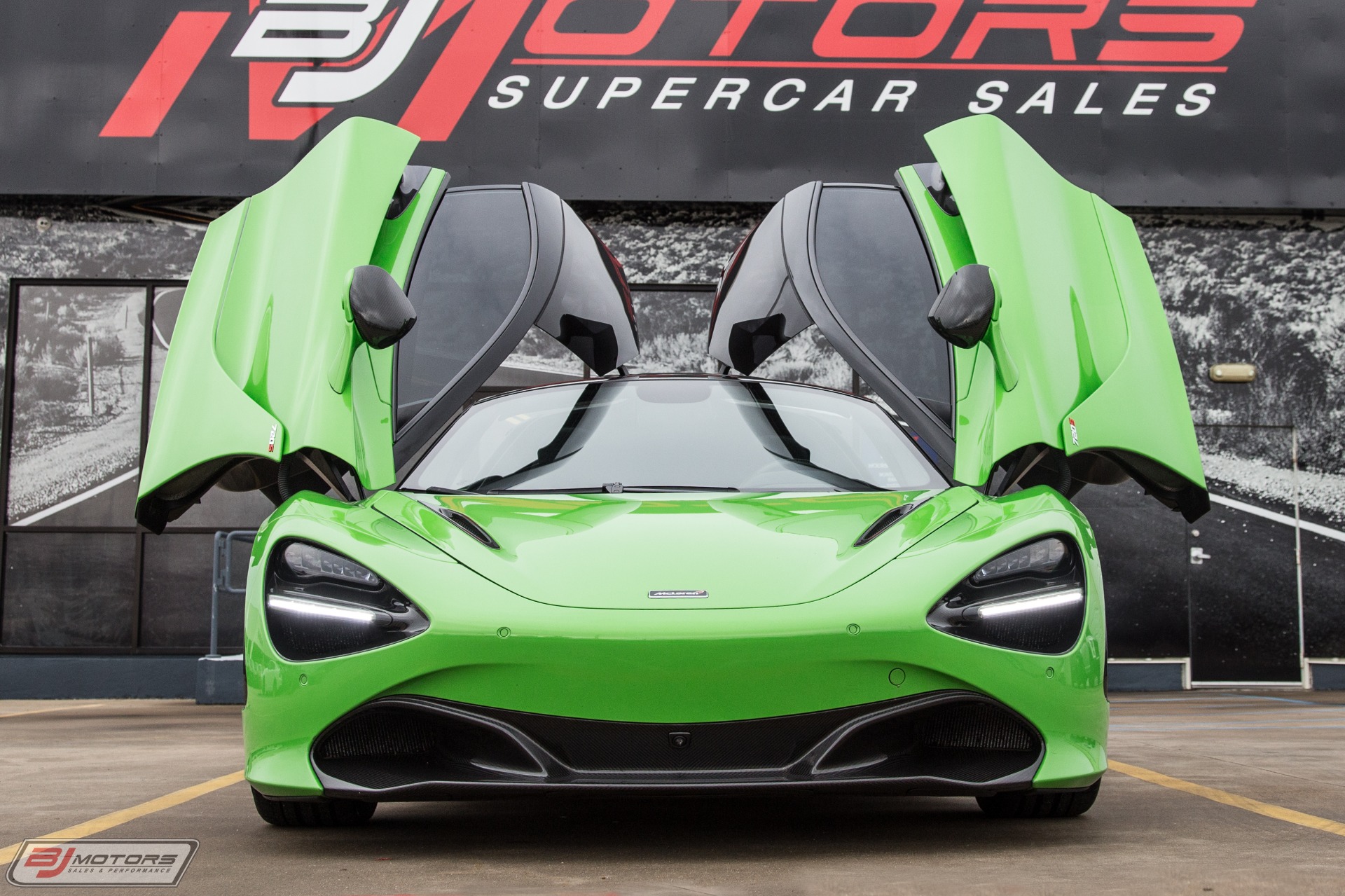 Used-2018-McLaren-720S-Performance-MSO-Mantis-Green