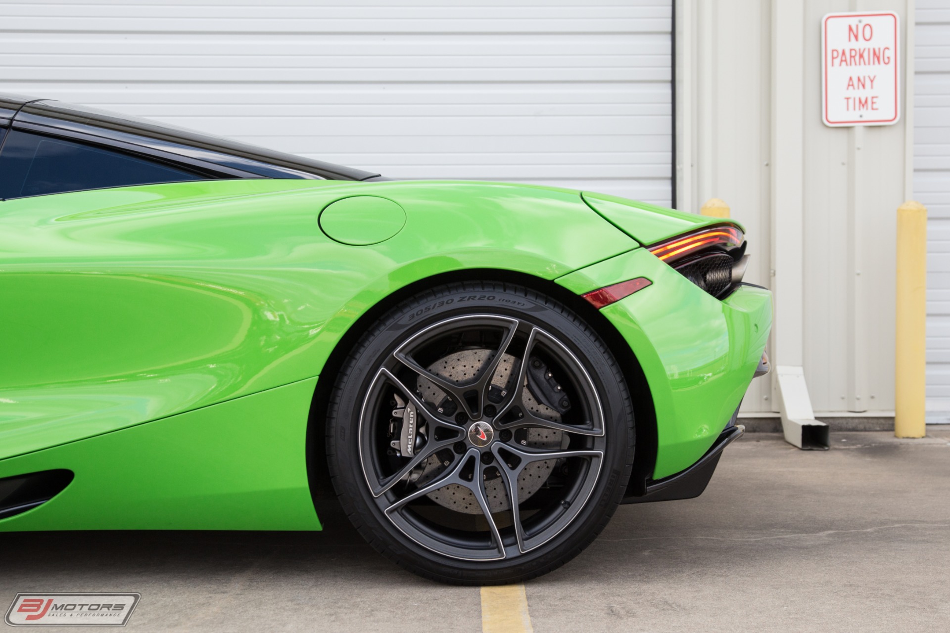 Used-2018-McLaren-720S-Performance-MSO-Mantis-Green