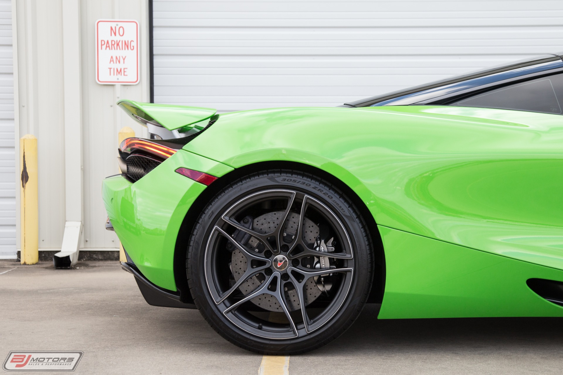 Used-2018-McLaren-720S-Performance-MSO-Mantis-Green