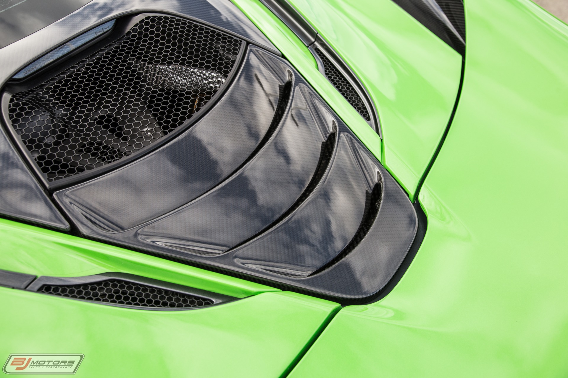 Used-2018-McLaren-720S-Performance-MSO-Mantis-Green