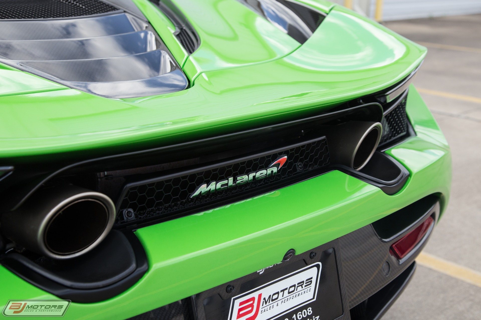 Used-2018-McLaren-720S-Performance-MSO-Mantis-Green