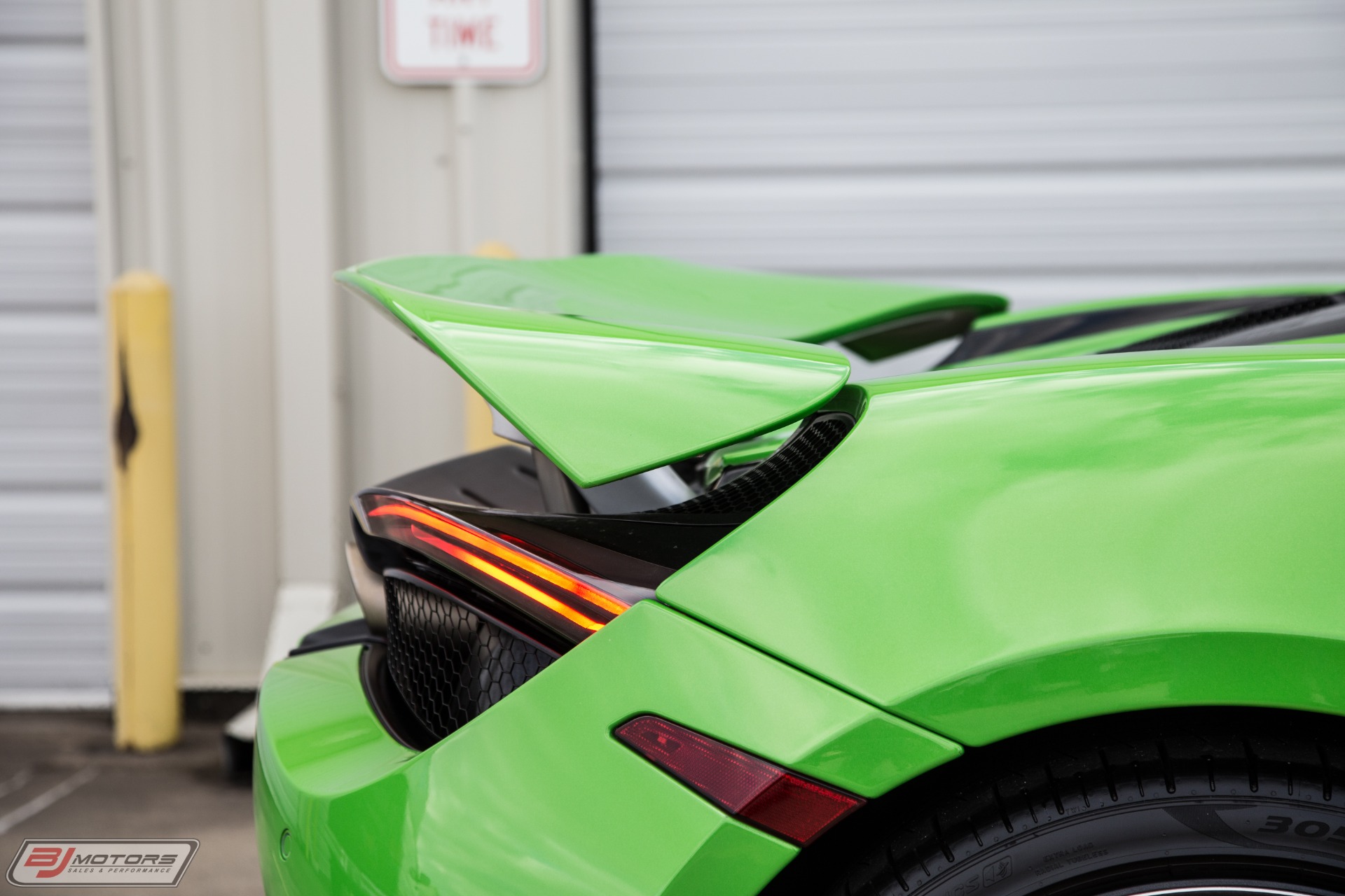 Used-2018-McLaren-720S-Performance-MSO-Mantis-Green