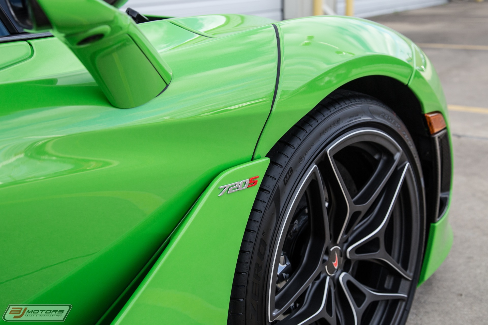 Used-2018-McLaren-720S-Performance-MSO-Mantis-Green