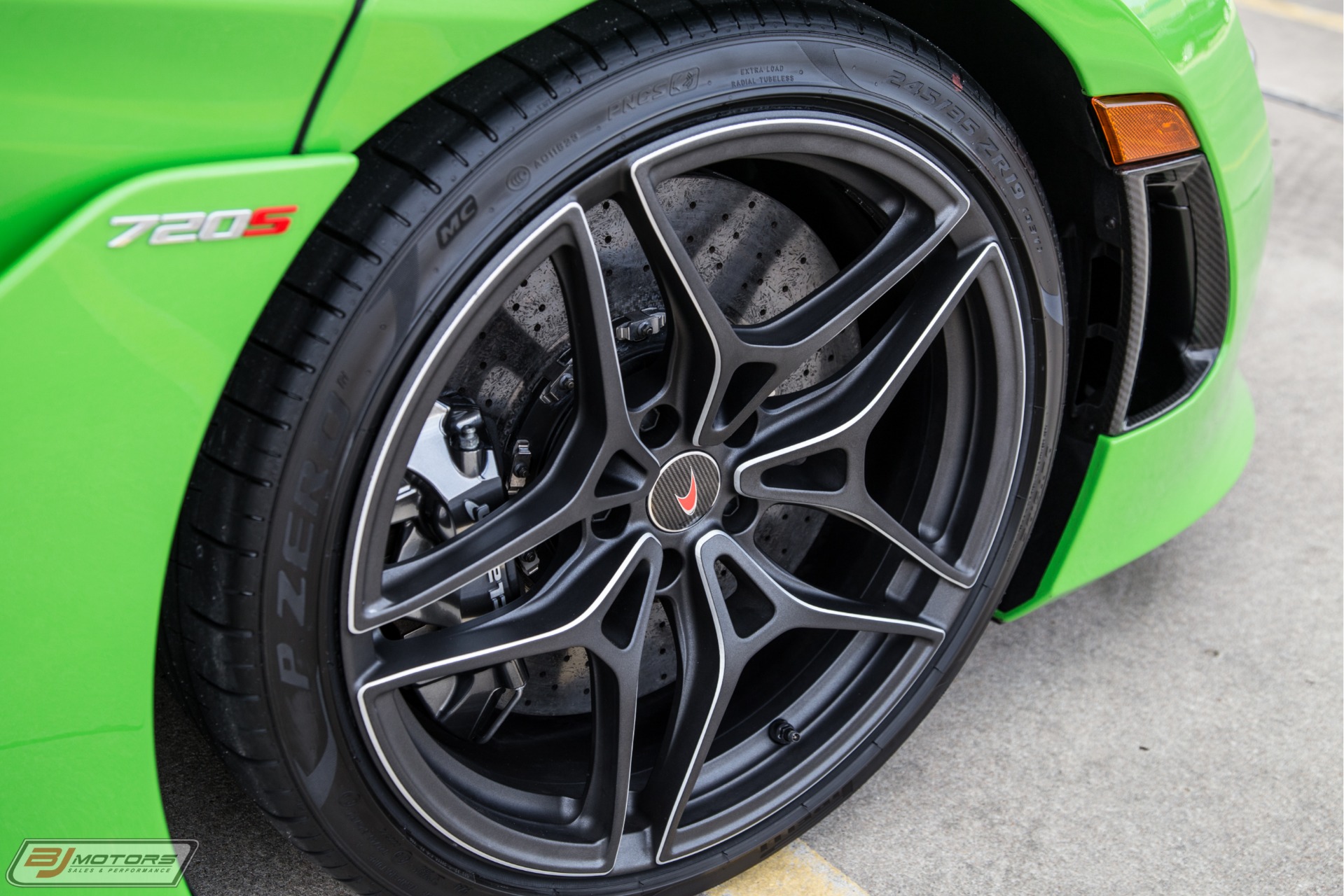 Used-2018-McLaren-720S-Performance-MSO-Mantis-Green