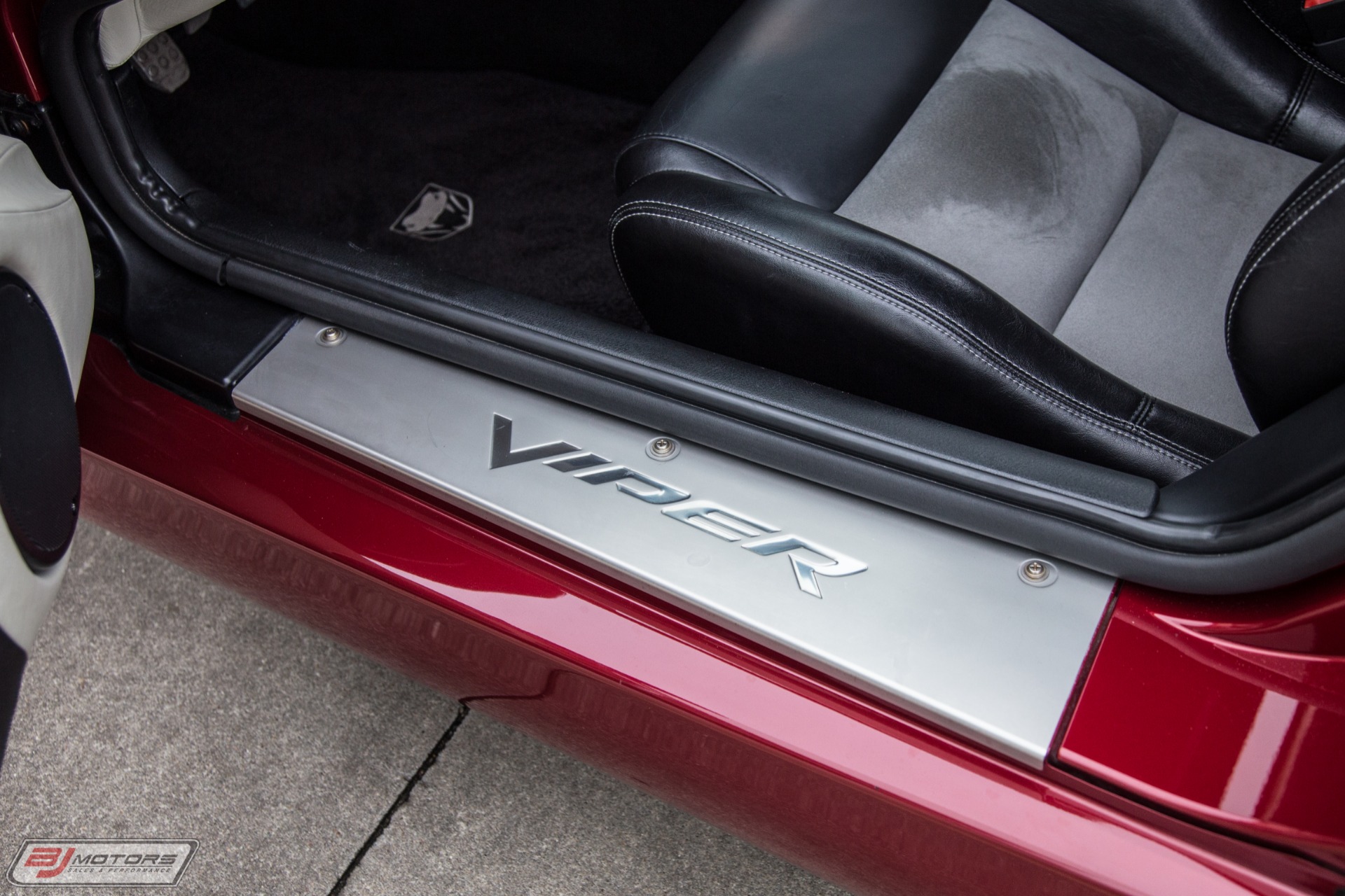 Used-2008-Dodge-Viper-SRT-10