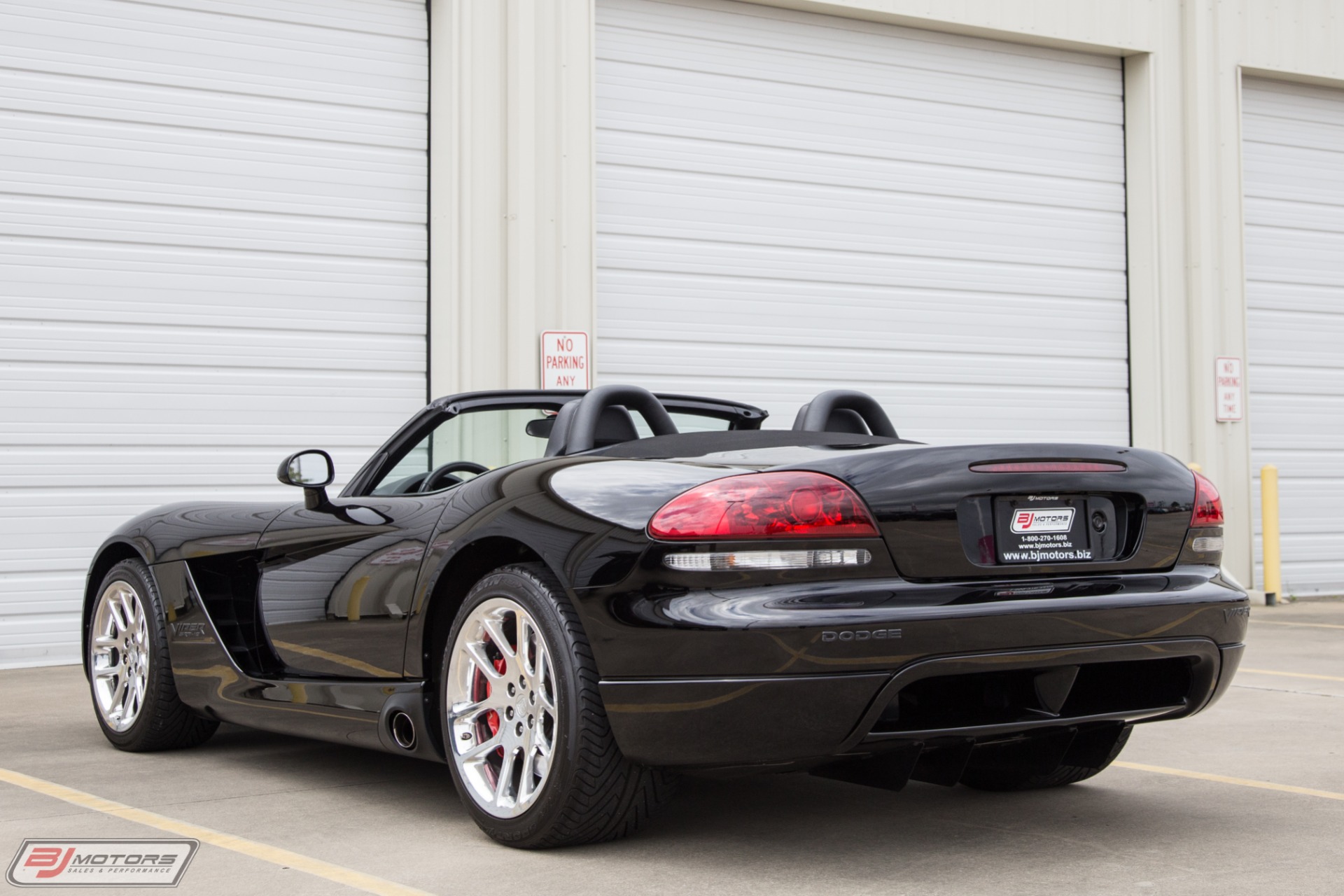 Used-2003-Dodge-Viper-SRT-10