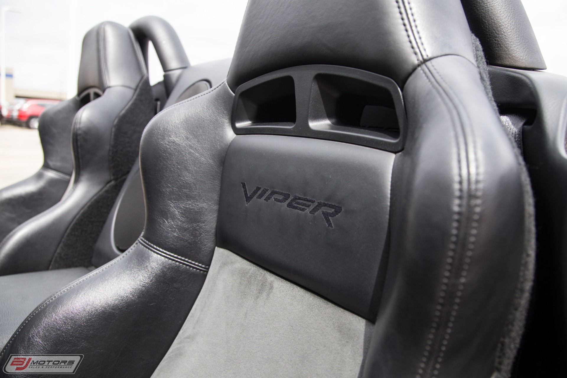 Used-2003-Dodge-Viper-SRT-10