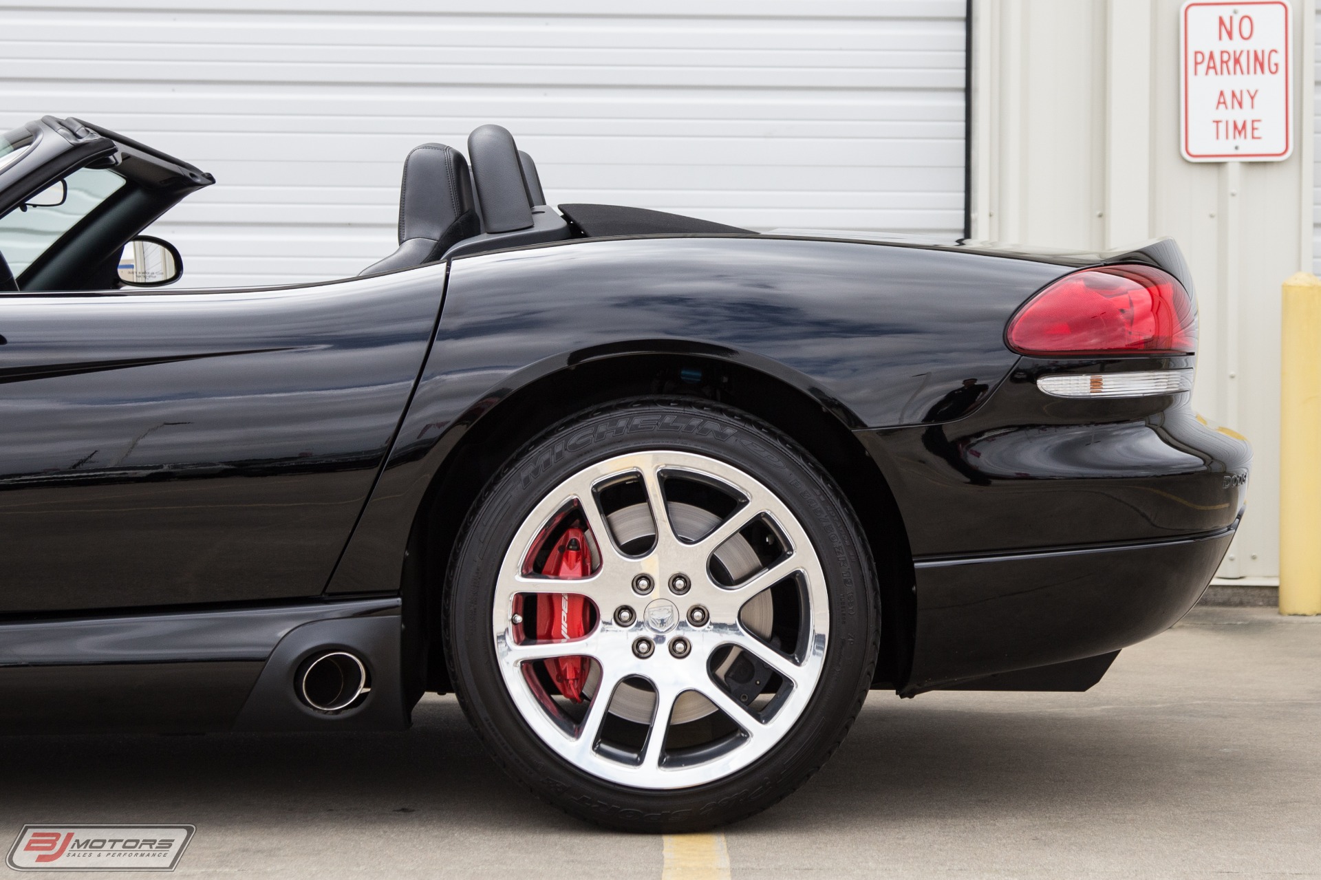 Used-2003-Dodge-Viper-SRT-10