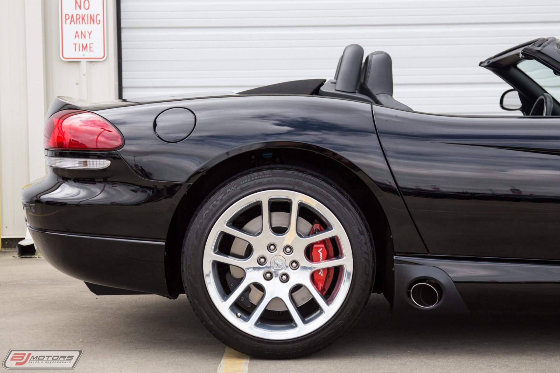 Used-2003-Dodge-Viper-SRT-10