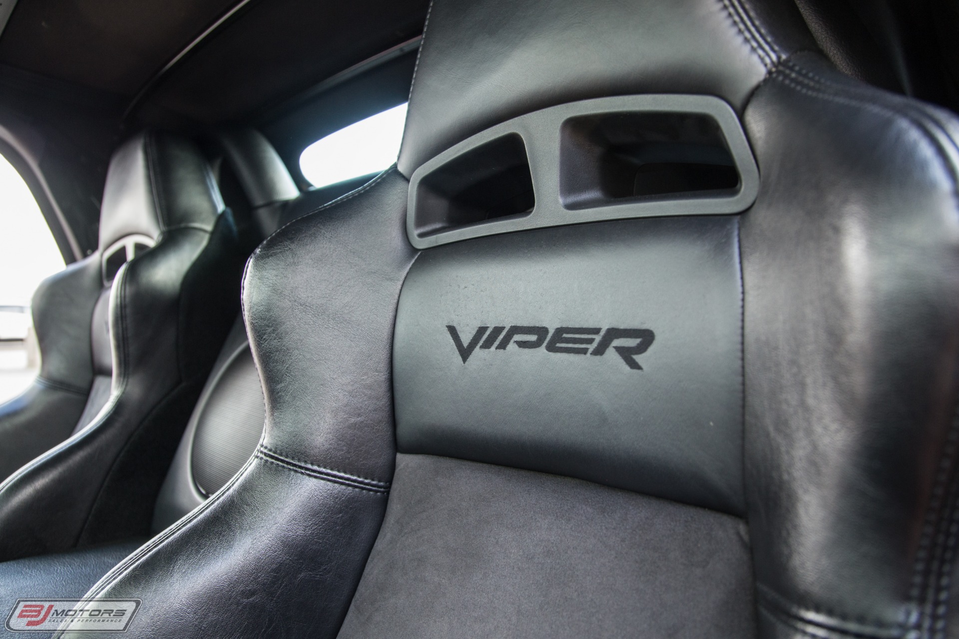 Used-2006-Dodge-Viper-SRT-10