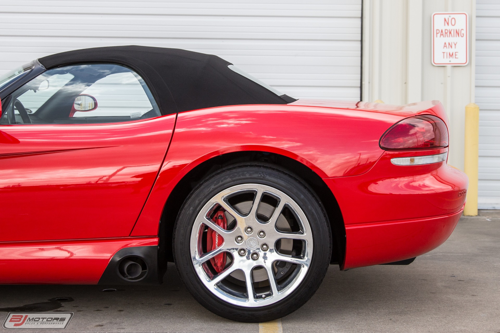 Used-2006-Dodge-Viper-SRT-10