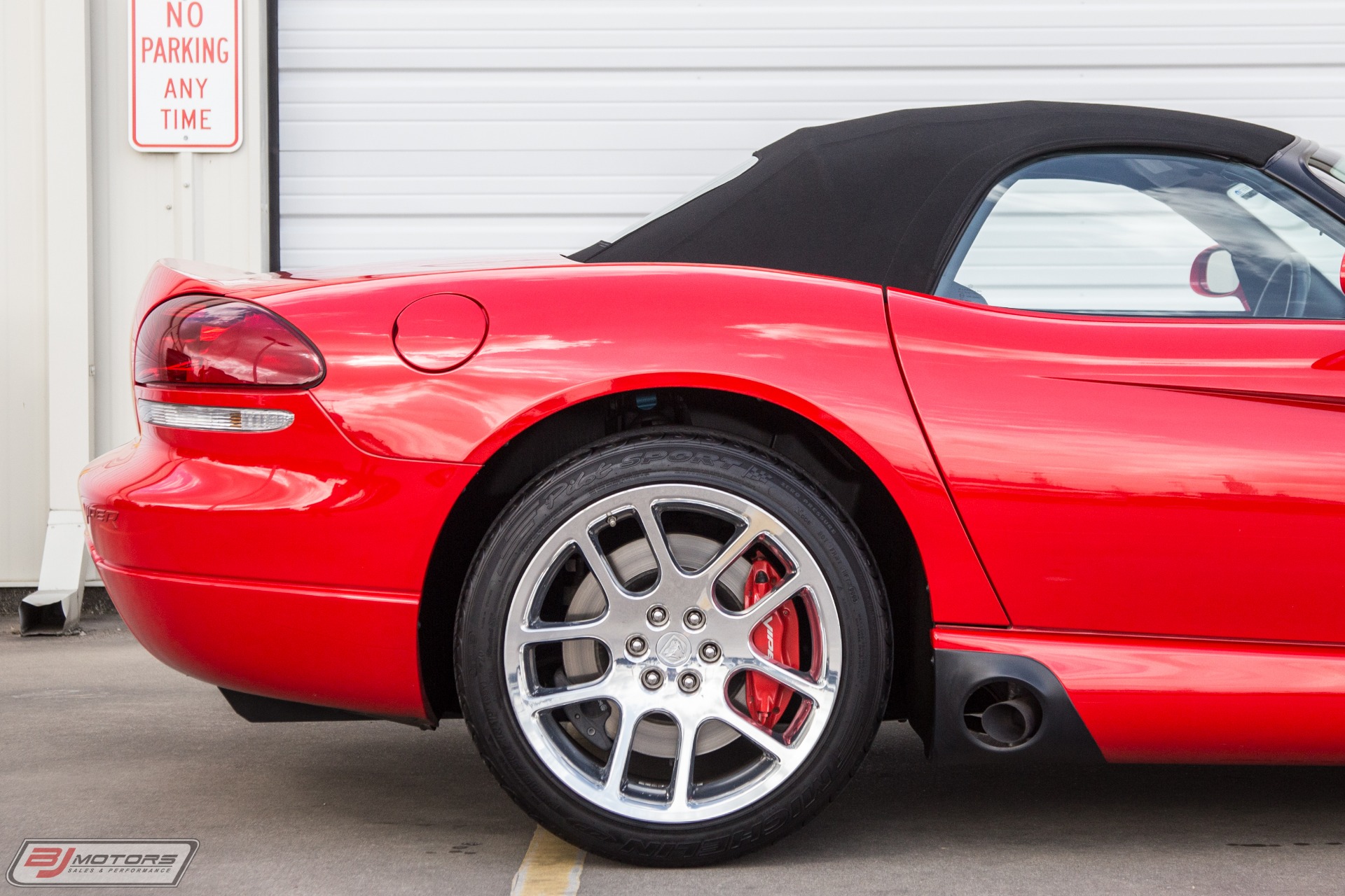 Used-2006-Dodge-Viper-SRT-10