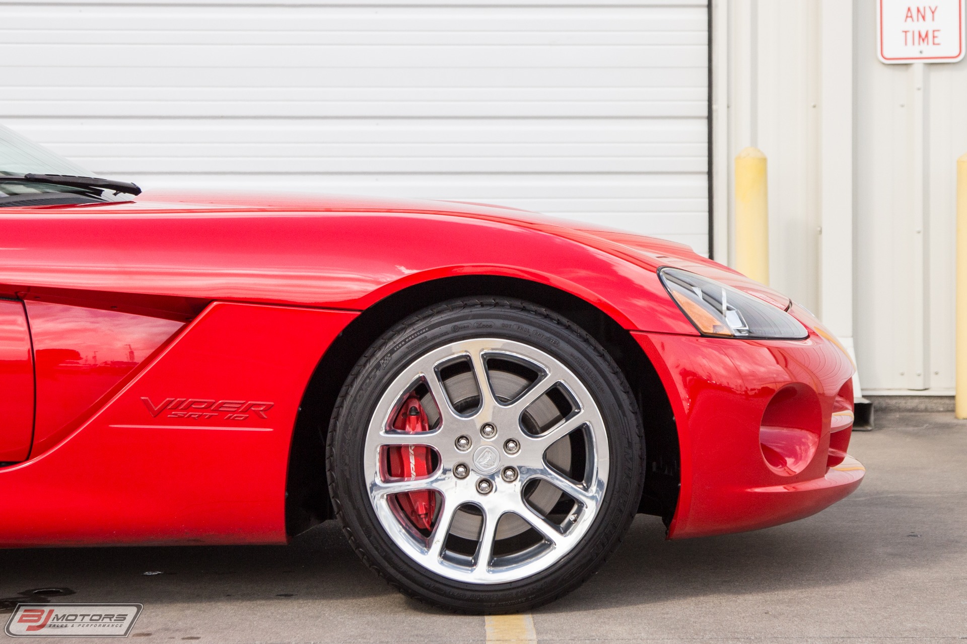 Used-2006-Dodge-Viper-SRT-10