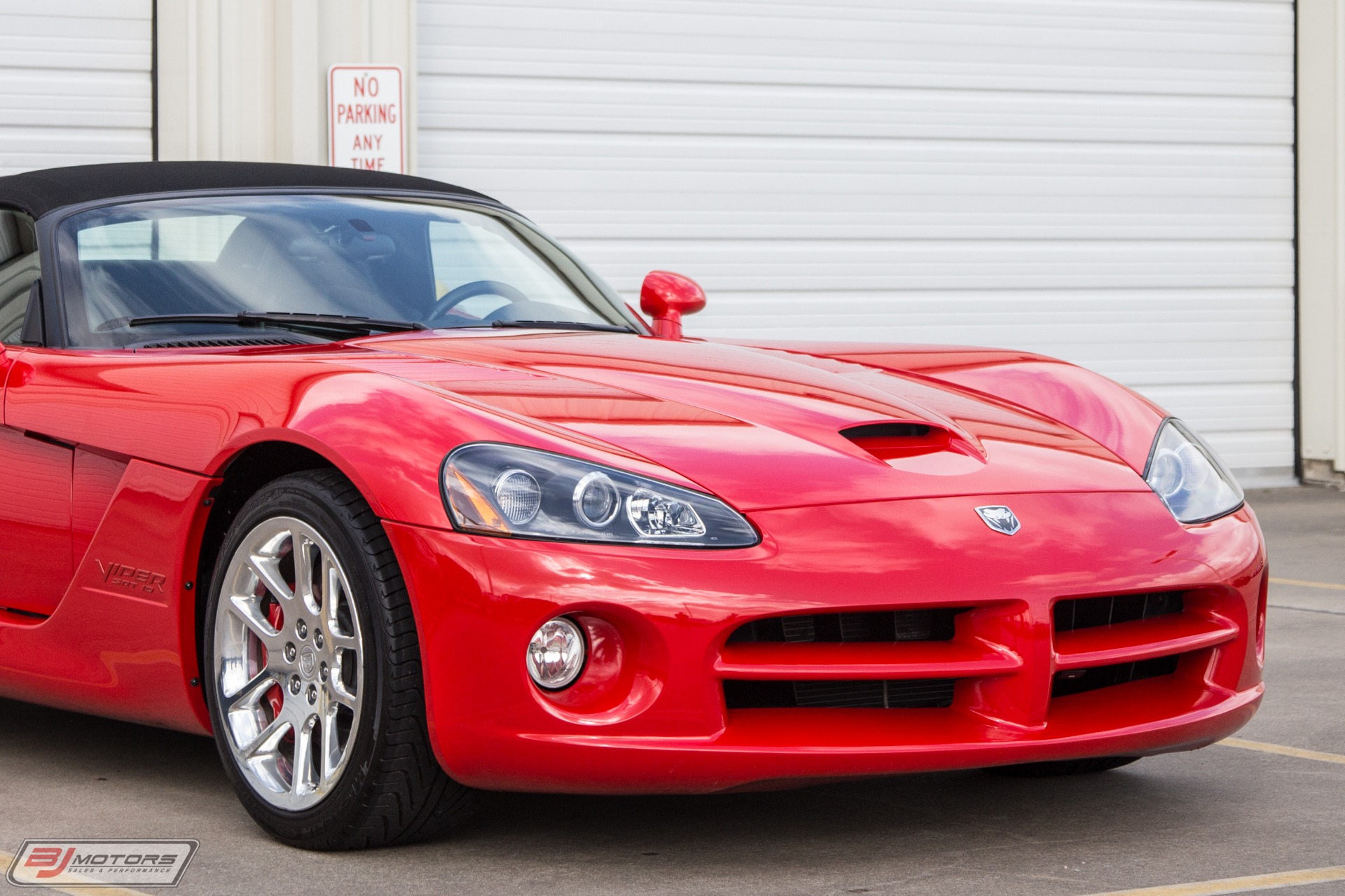 Used-2006-Dodge-Viper-SRT-10