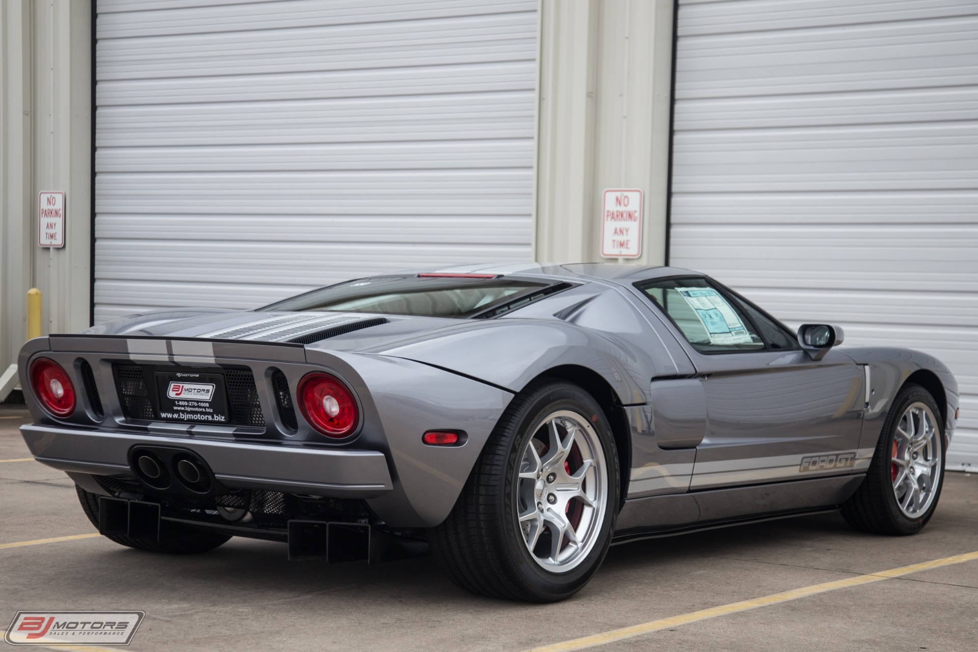 Used-2006-Ford-GT-Tungsten-with-Silver-Stripes