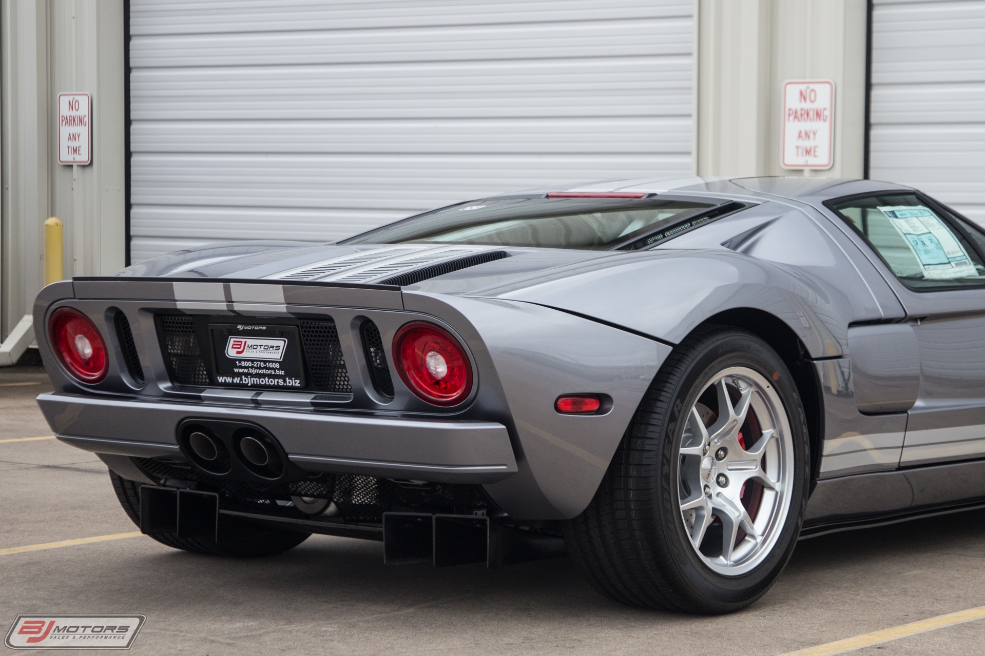 Used-2006-Ford-GT-Tungsten-with-Silver-Stripes