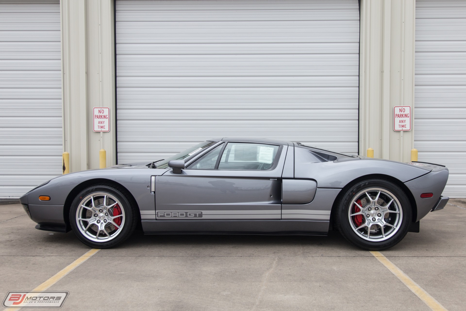 Used-2006-Ford-GT-Tungsten-with-Silver-Stripes