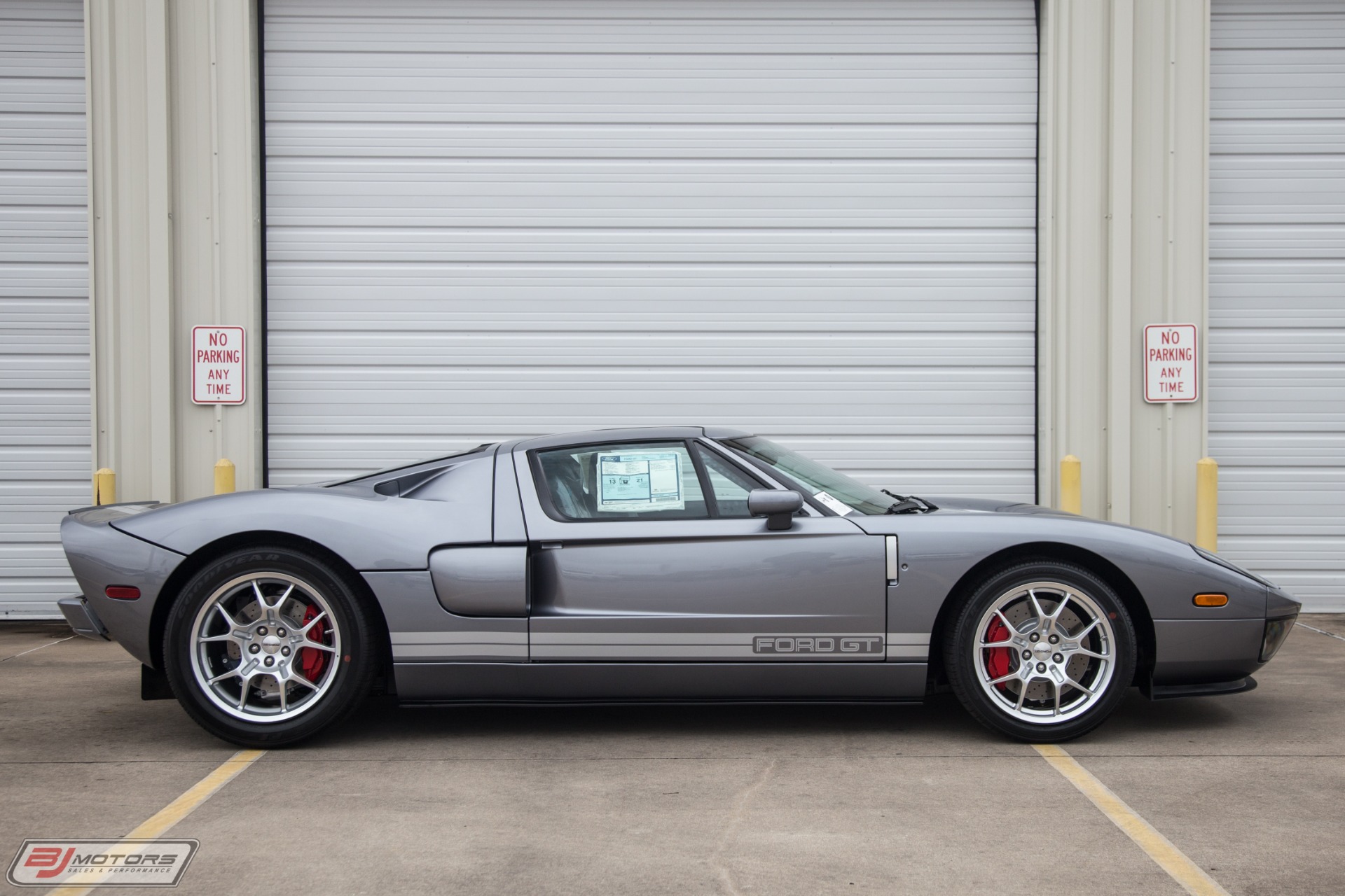 Used-2006-Ford-GT-Tungsten-with-Silver-Stripes