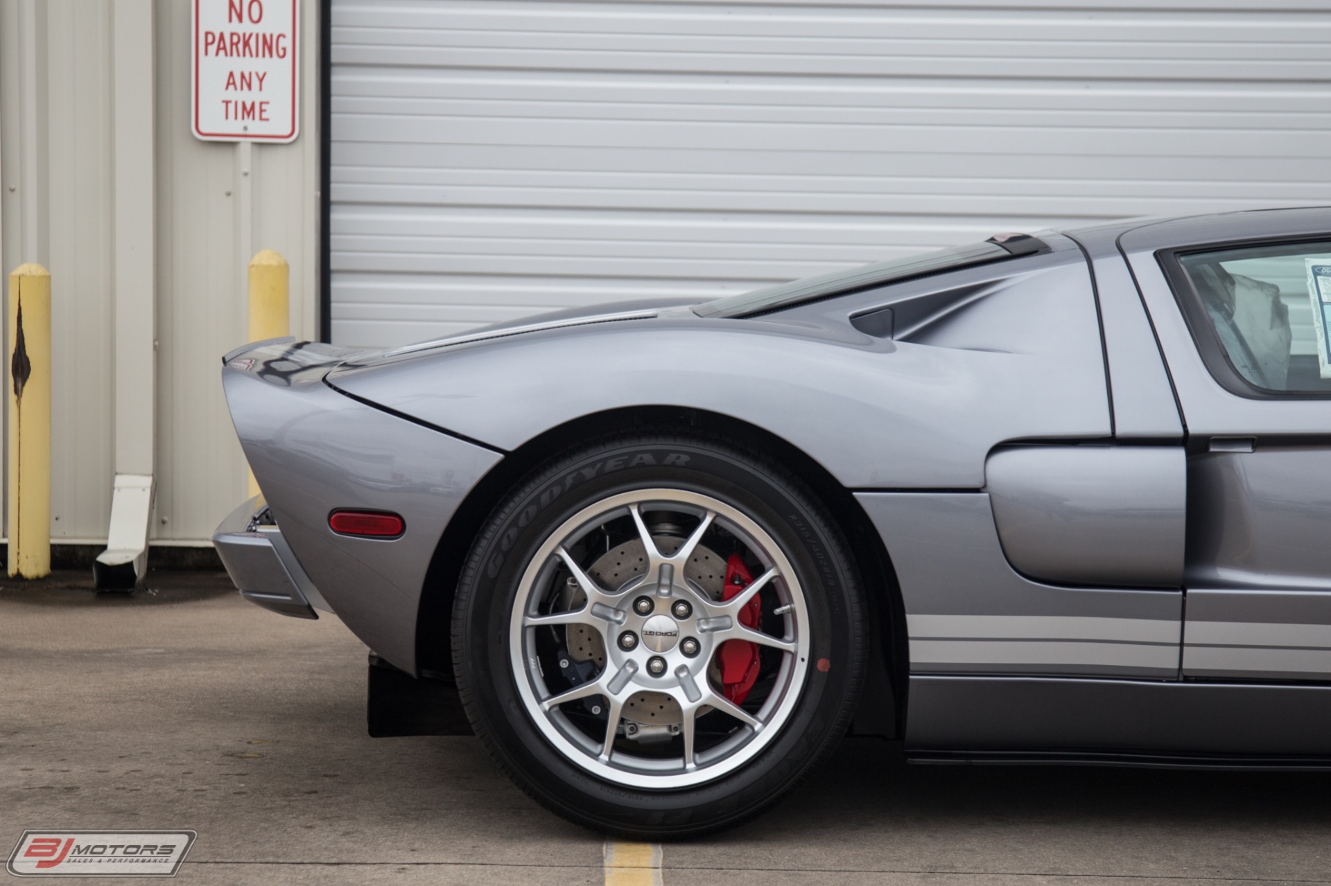 Used-2006-Ford-GT-Tungsten-with-Silver-Stripes