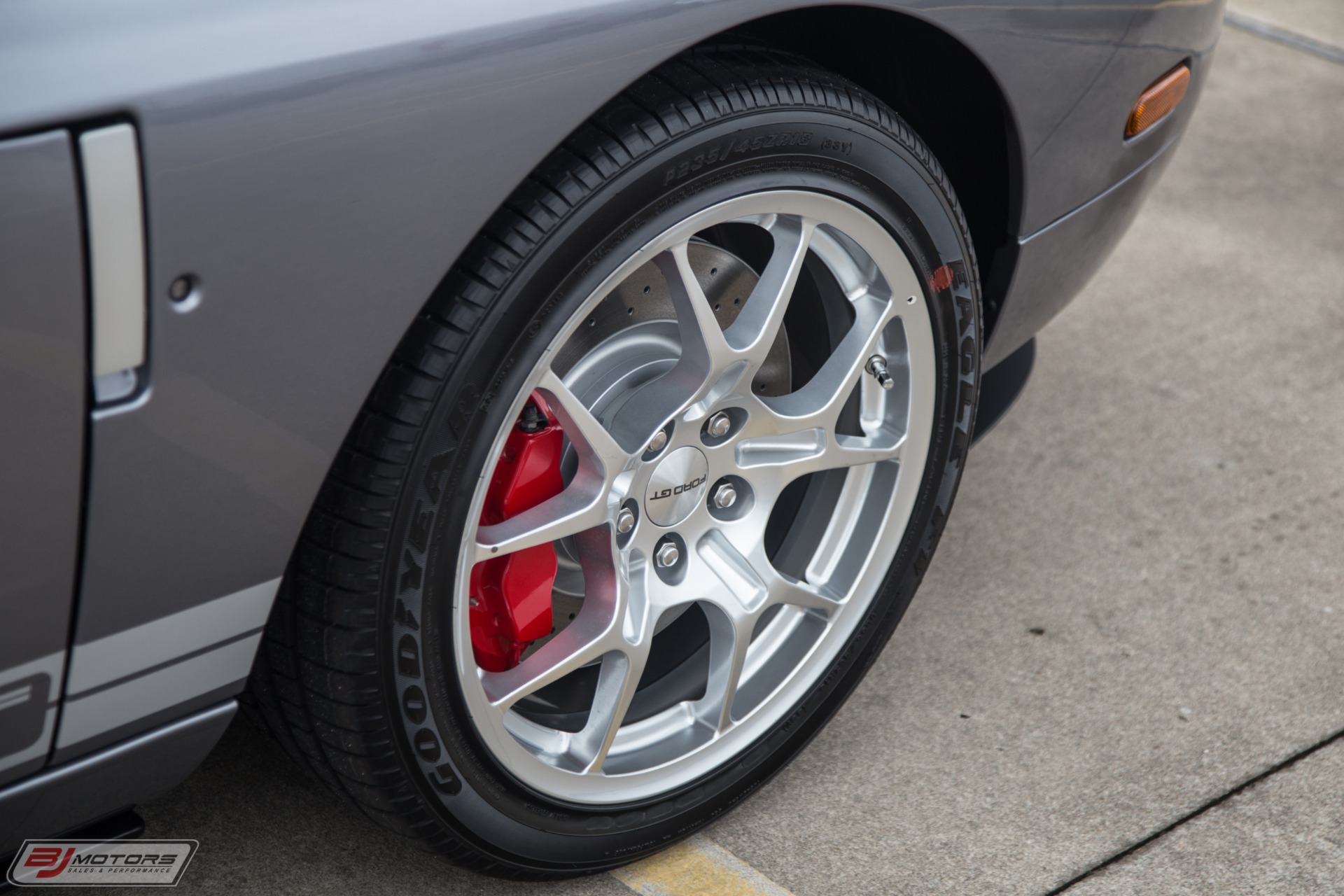 Used-2006-Ford-GT-Tungsten-with-Silver-Stripes