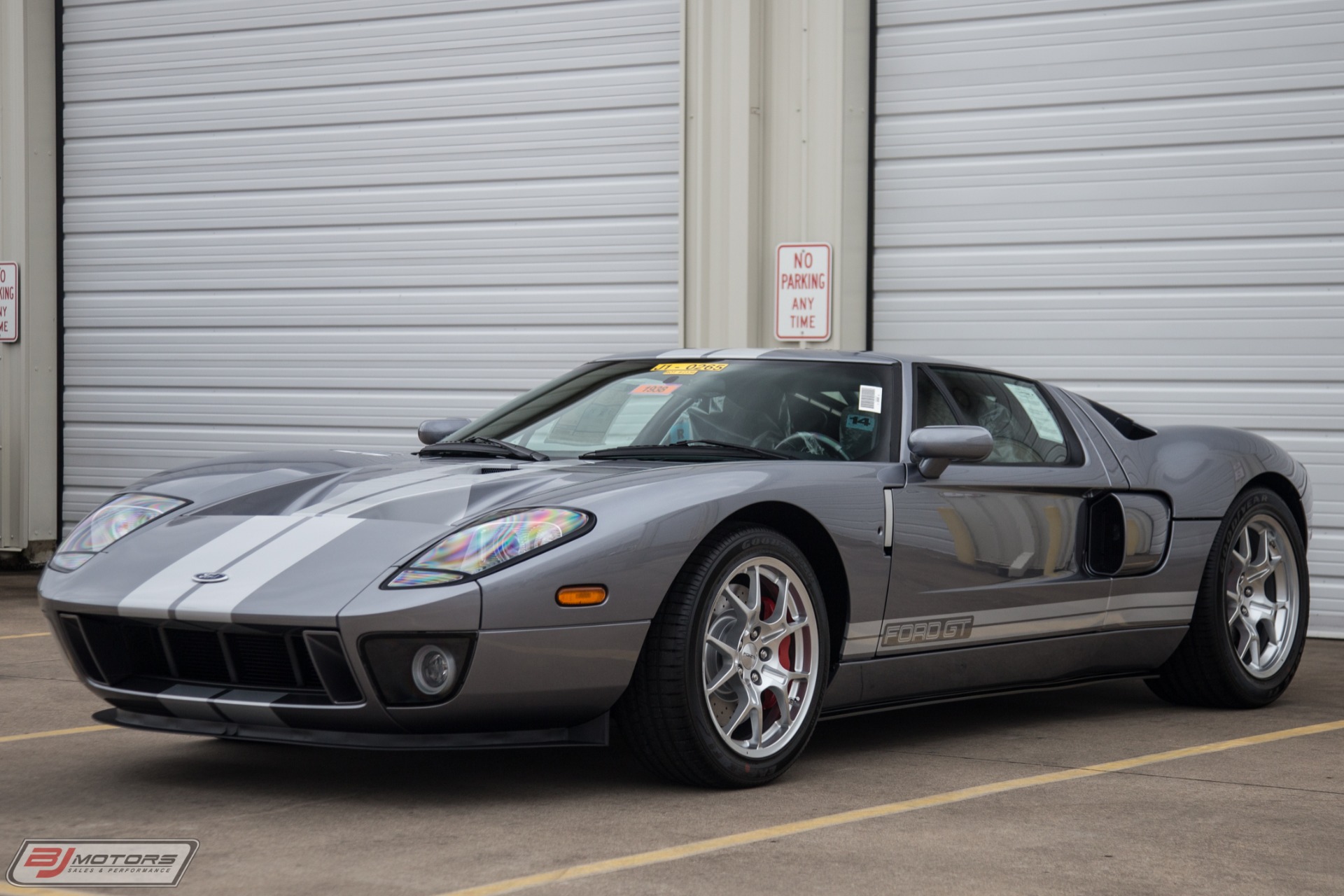 Used-2006-Ford-GT-Tungsten-with-Silver-Stripes