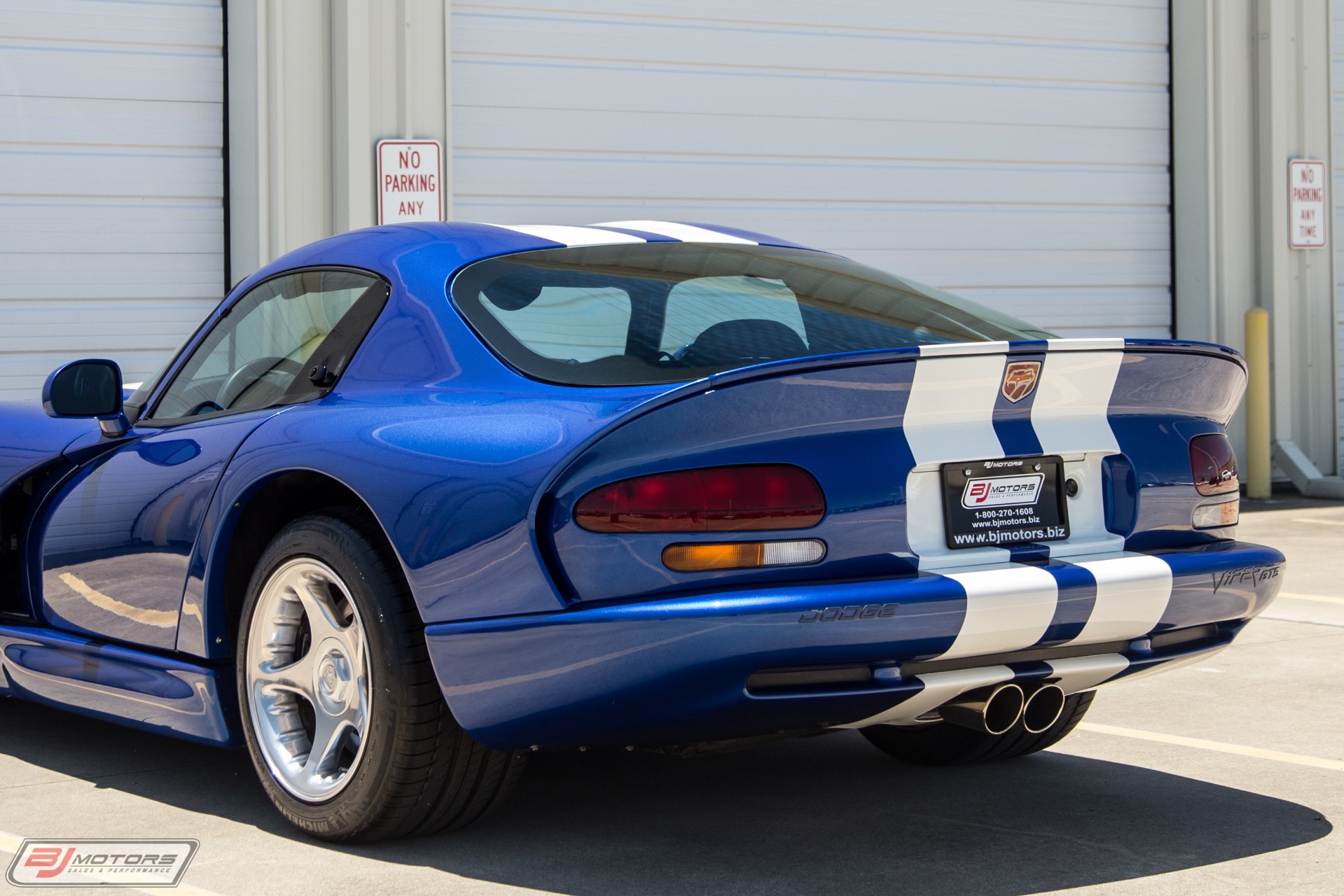 Used-1996-Dodge-Viper-GTS-Blue-and-White-Stripes