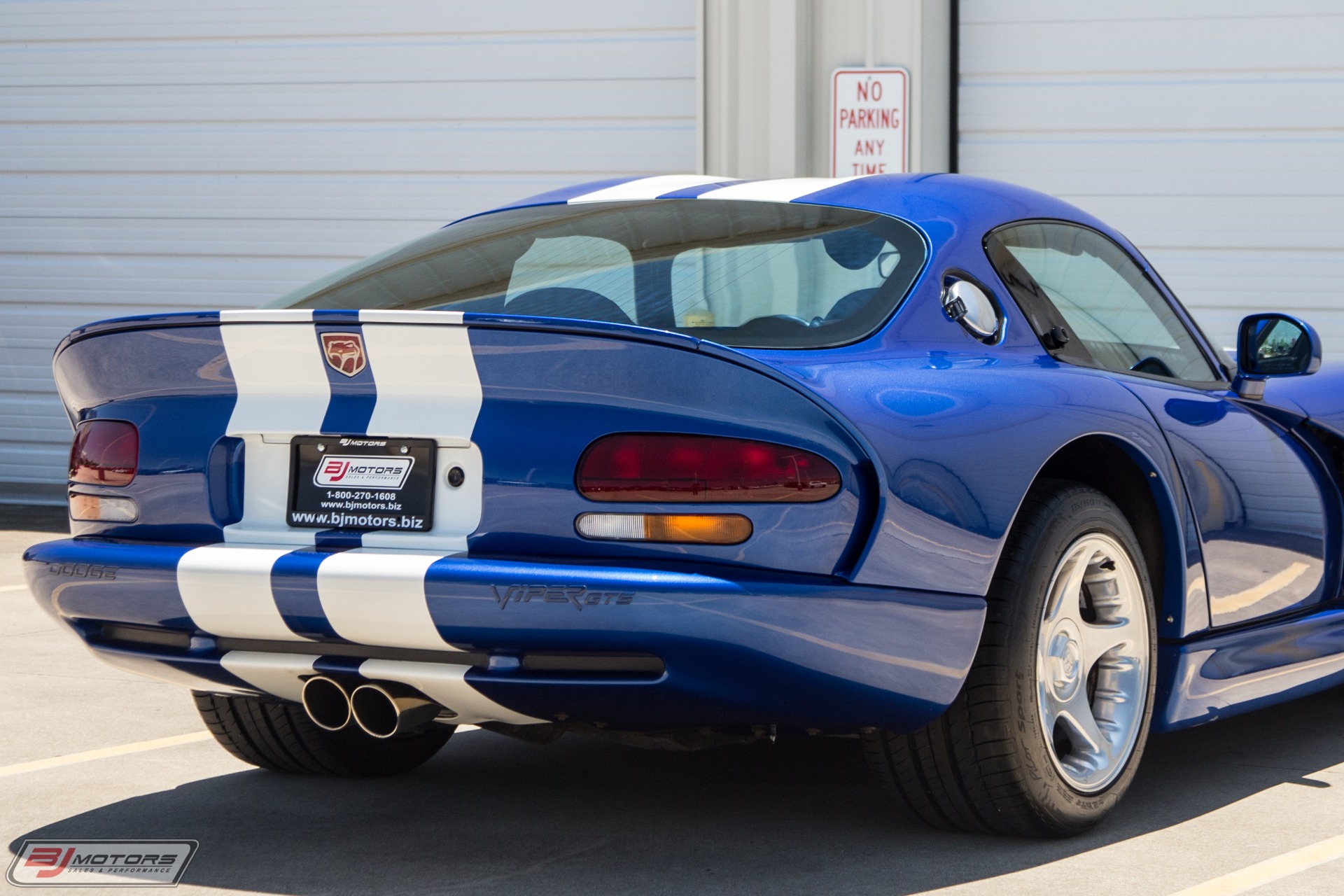 Used-1996-Dodge-Viper-GTS-Blue-and-White-Stripes