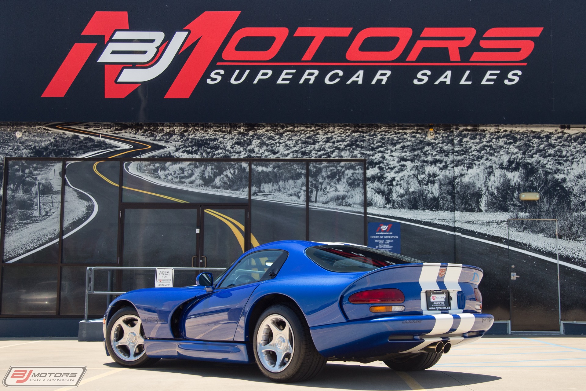 Used-1996-Dodge-Viper-GTS-Blue-and-White-Stripes