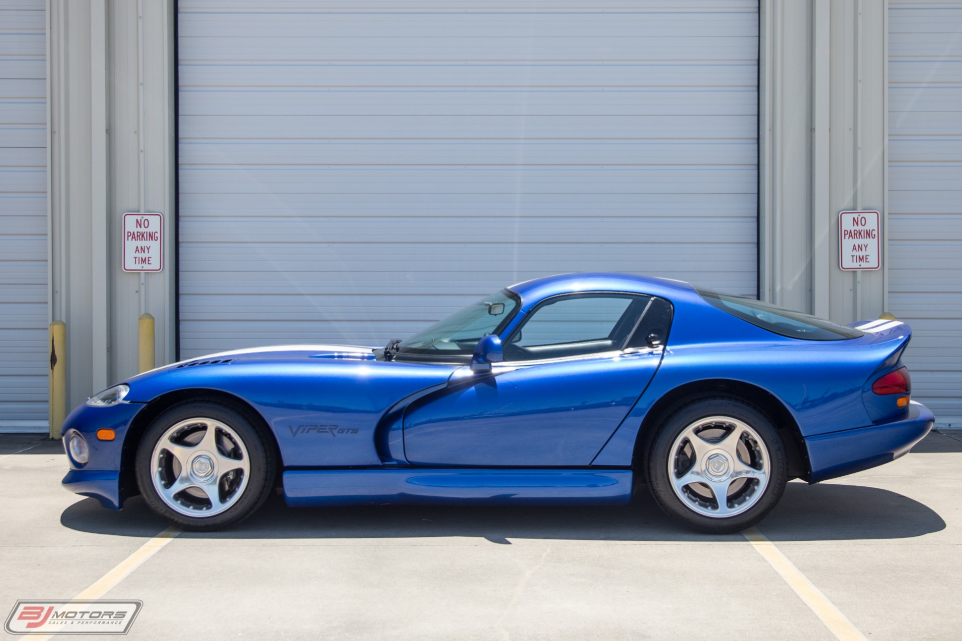 Used-1996-Dodge-Viper-GTS-Blue-and-White-Stripes