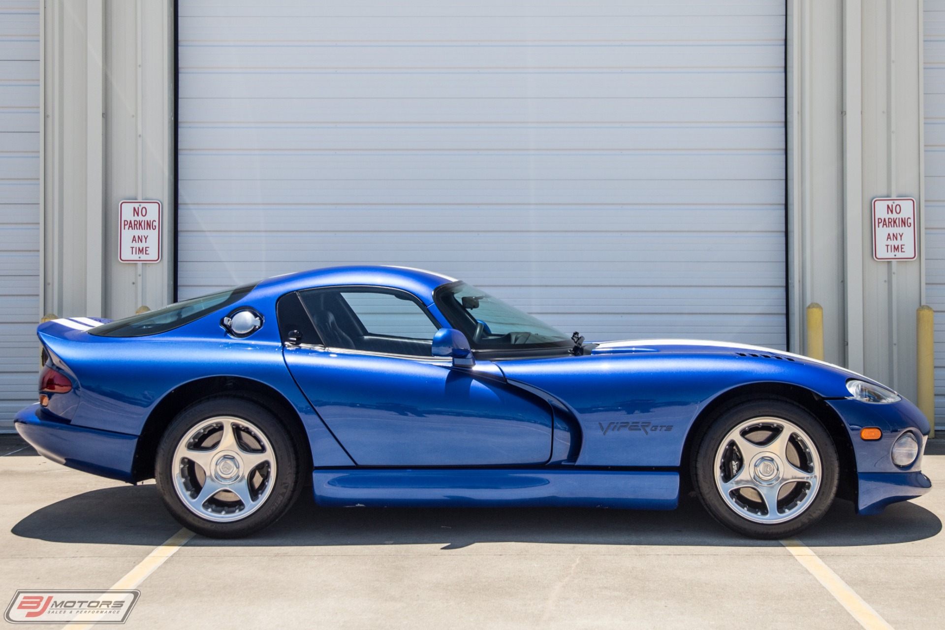 Used-1996-Dodge-Viper-GTS-Blue-and-White-Stripes