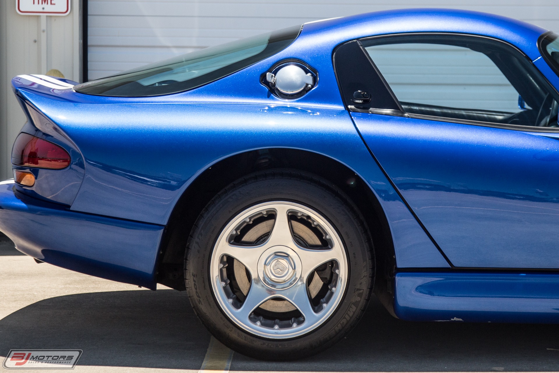 Used-1996-Dodge-Viper-GTS-Blue-and-White-Stripes