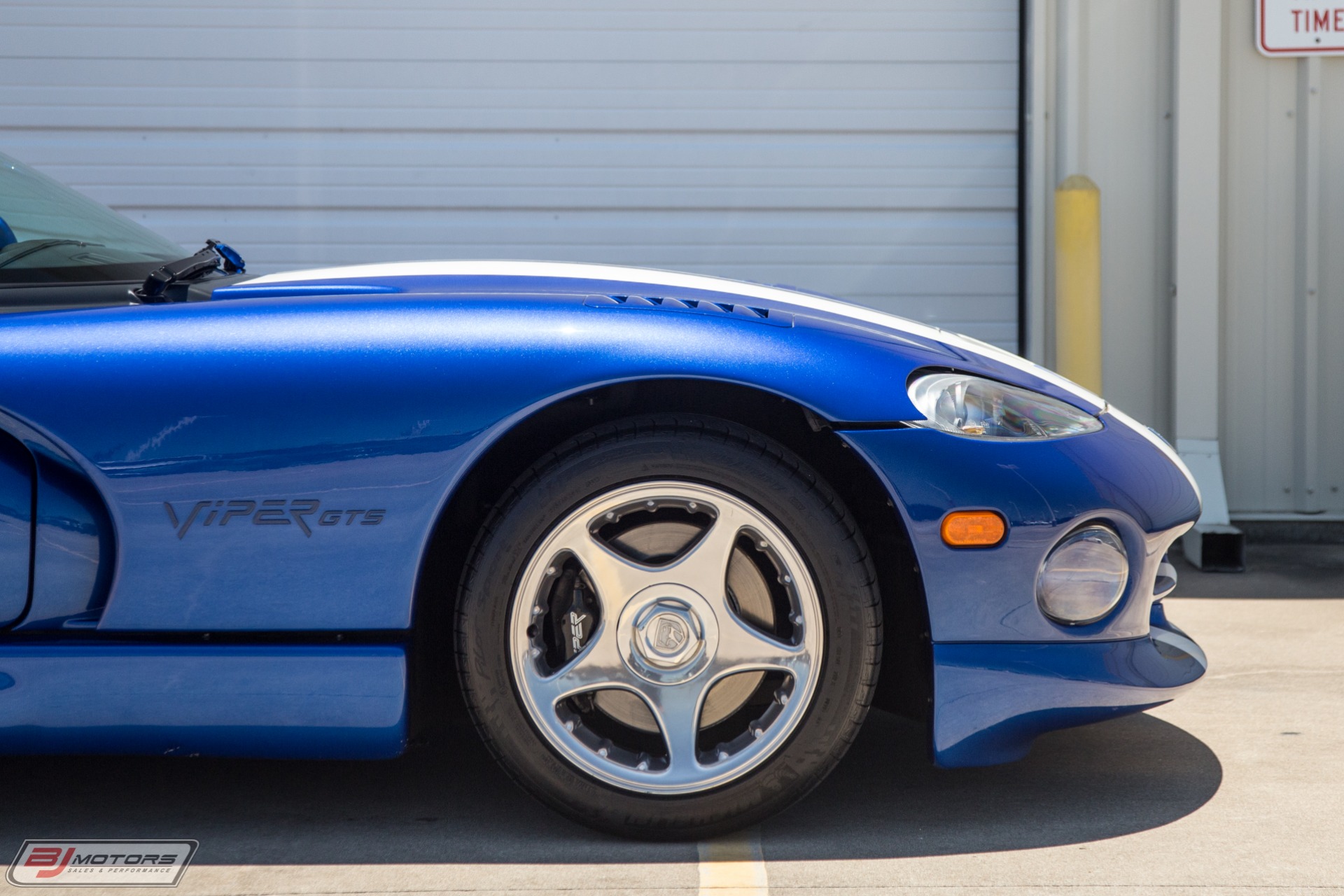 Used-1996-Dodge-Viper-GTS-Blue-and-White-Stripes