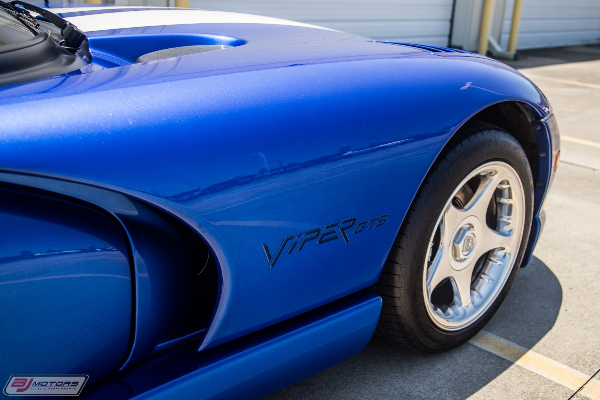 Used-1996-Dodge-Viper-GTS-Blue-and-White-Stripes