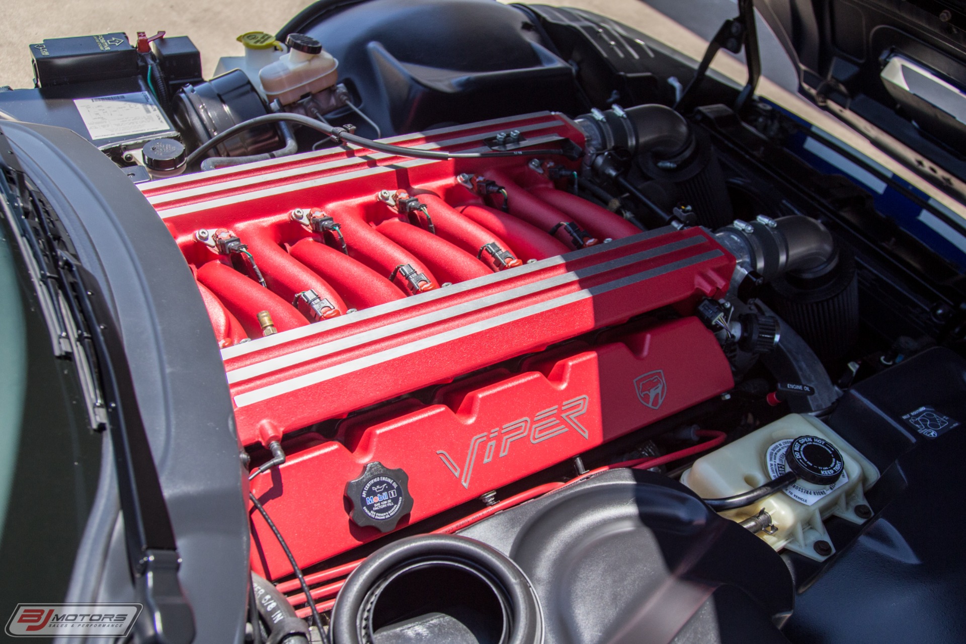 Used-1996-Dodge-Viper-GTS-Blue-and-White-Stripes