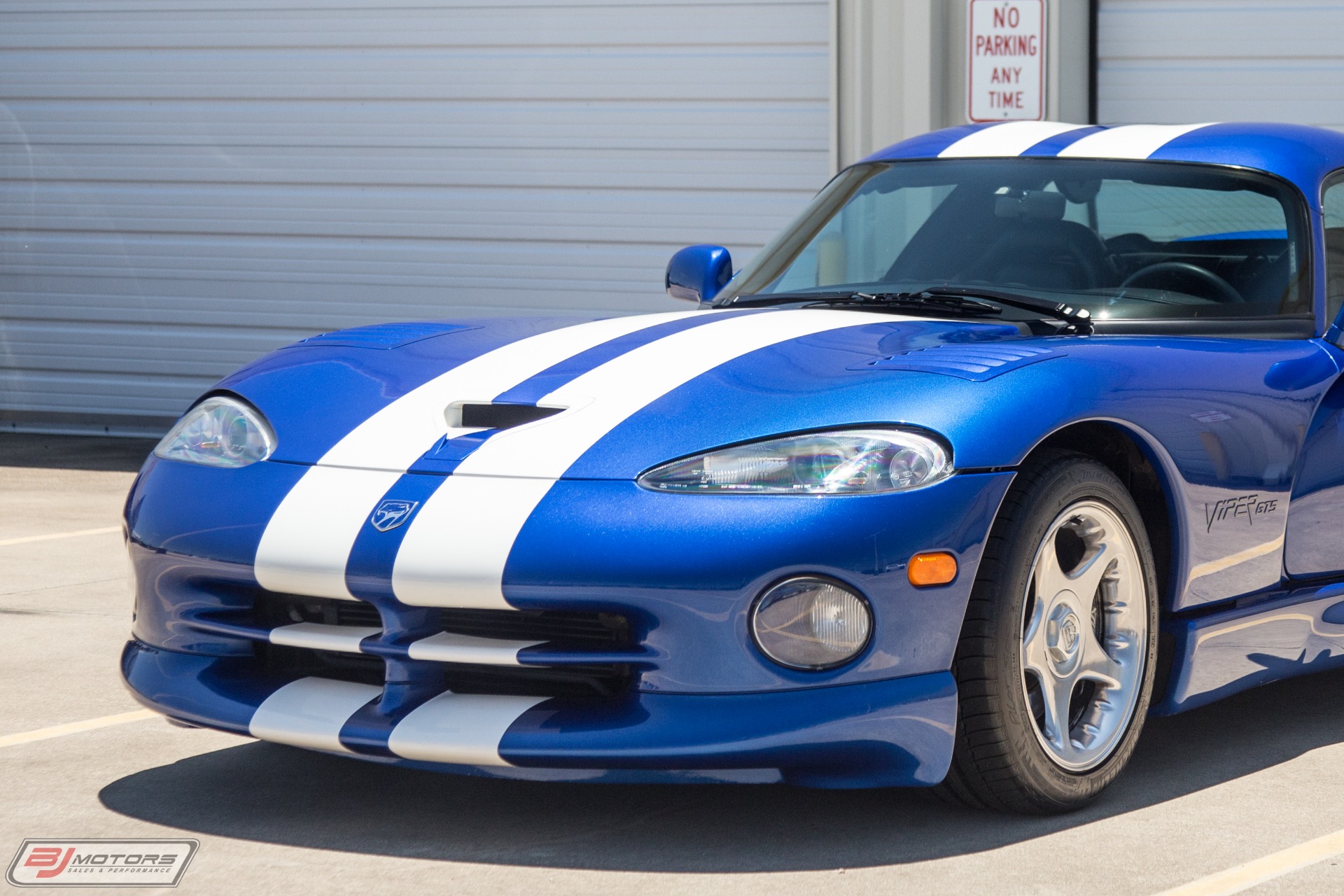 Used-1996-Dodge-Viper-GTS-Blue-and-White-Stripes