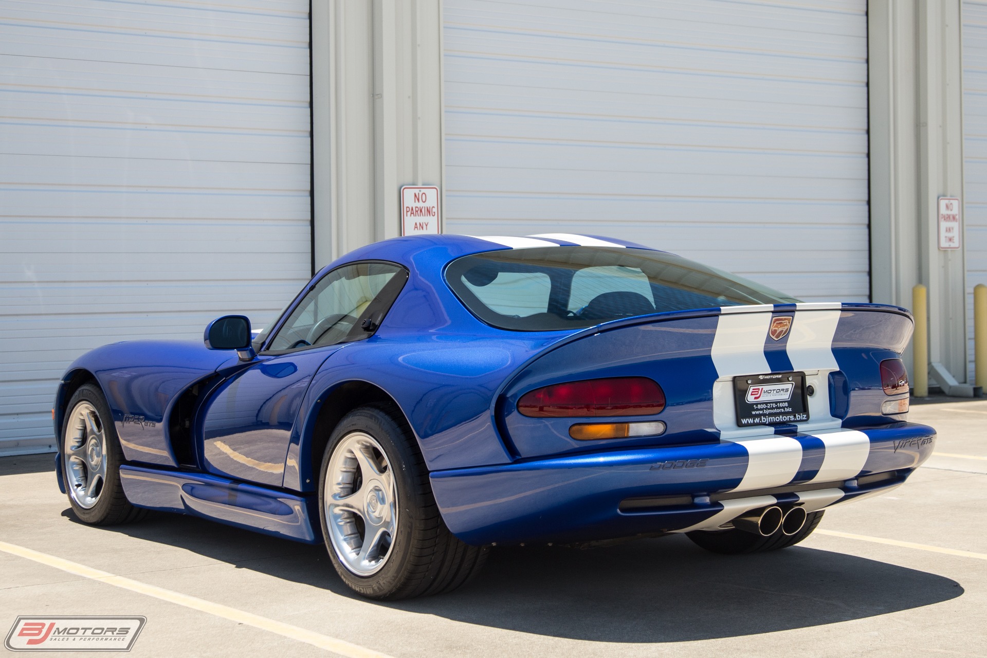 Used-1996-Dodge-Viper-GTS-Blue-and-White-Stripes