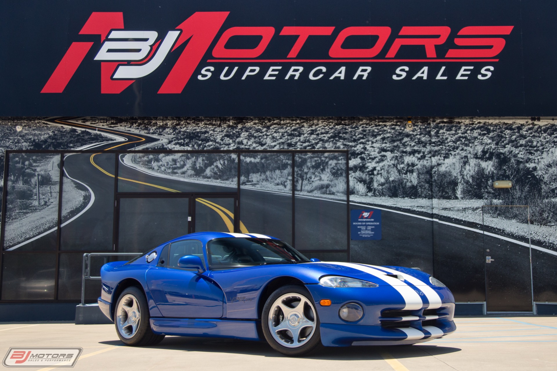 Used-1996-Dodge-Viper-GTS-Blue-and-White-Stripes