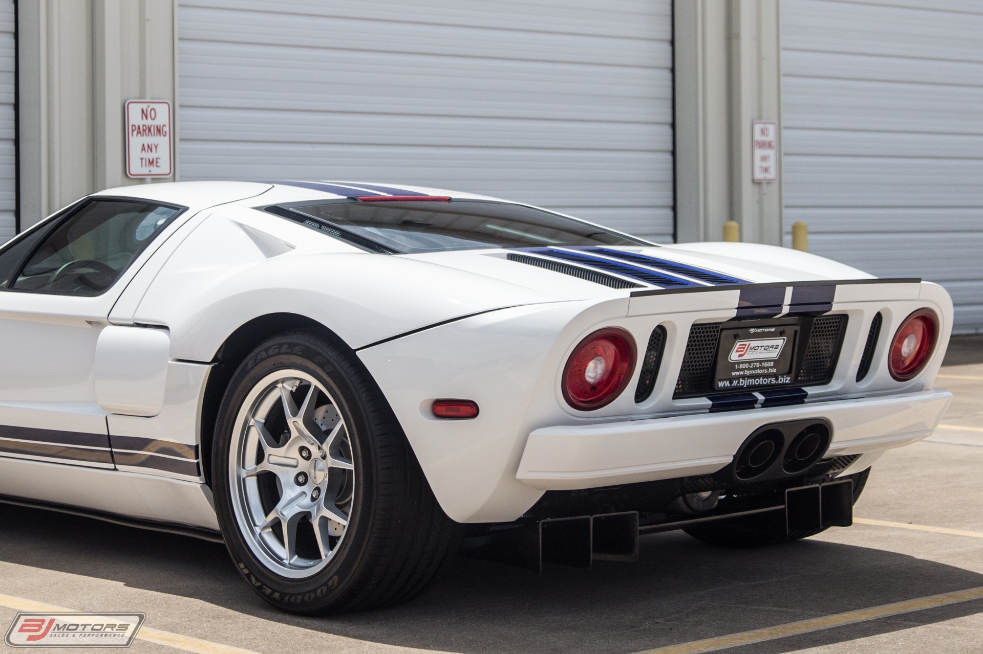 Used-2005-Ford-GT