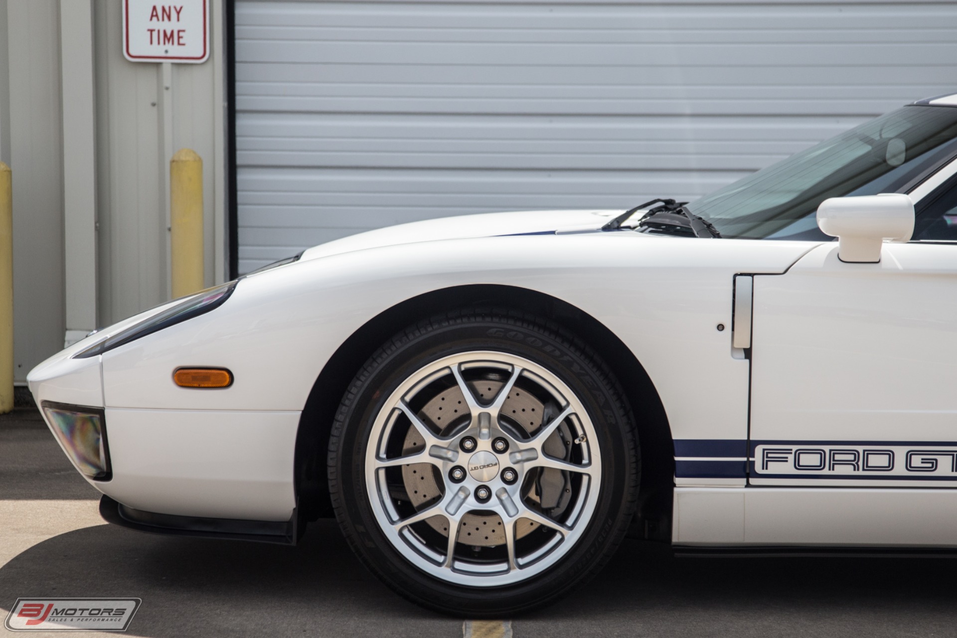 Used-2005-Ford-GT