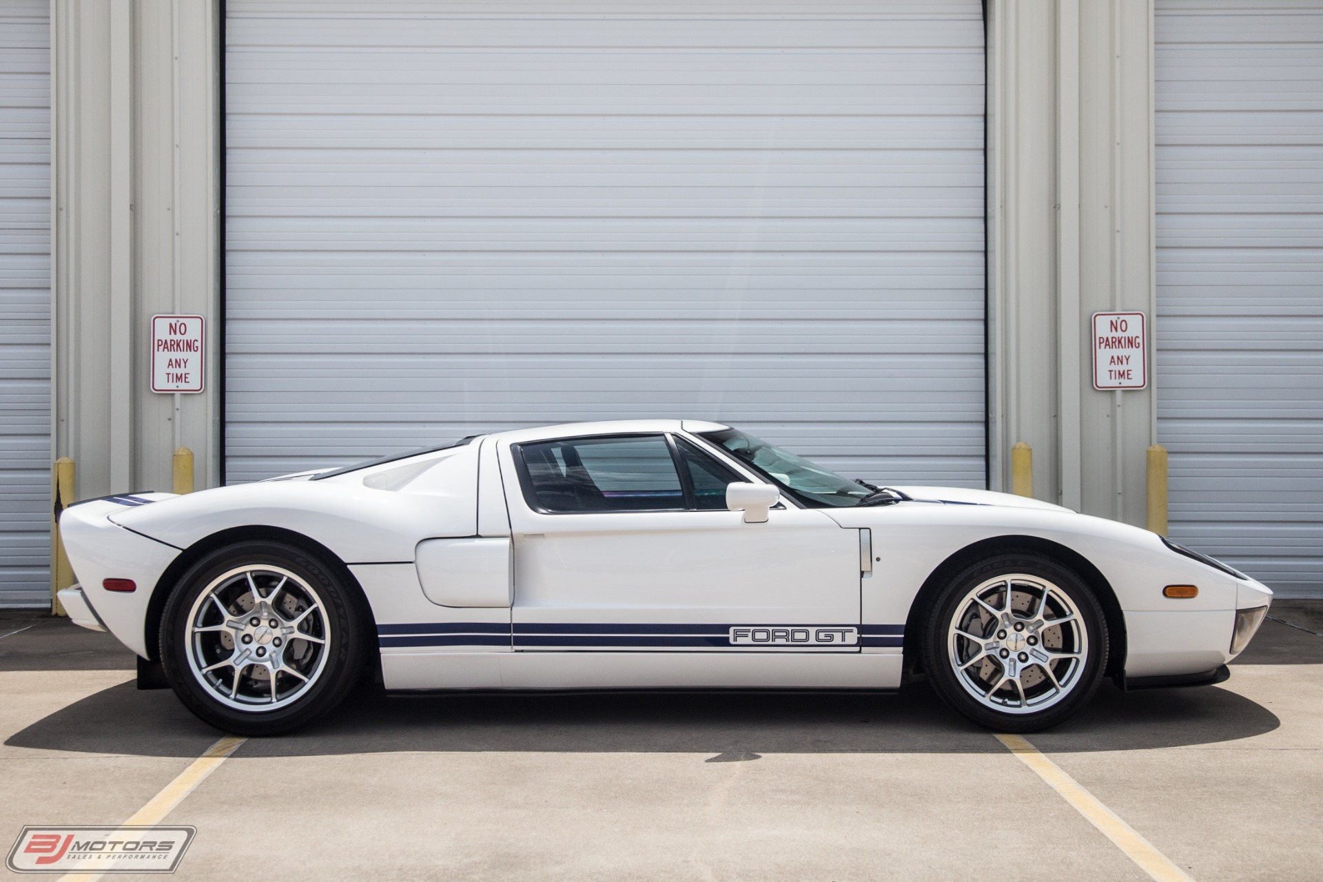 Used-2005-Ford-GT