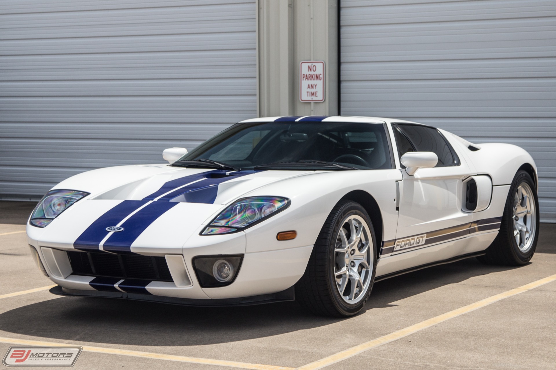 Used-2005-Ford-GT