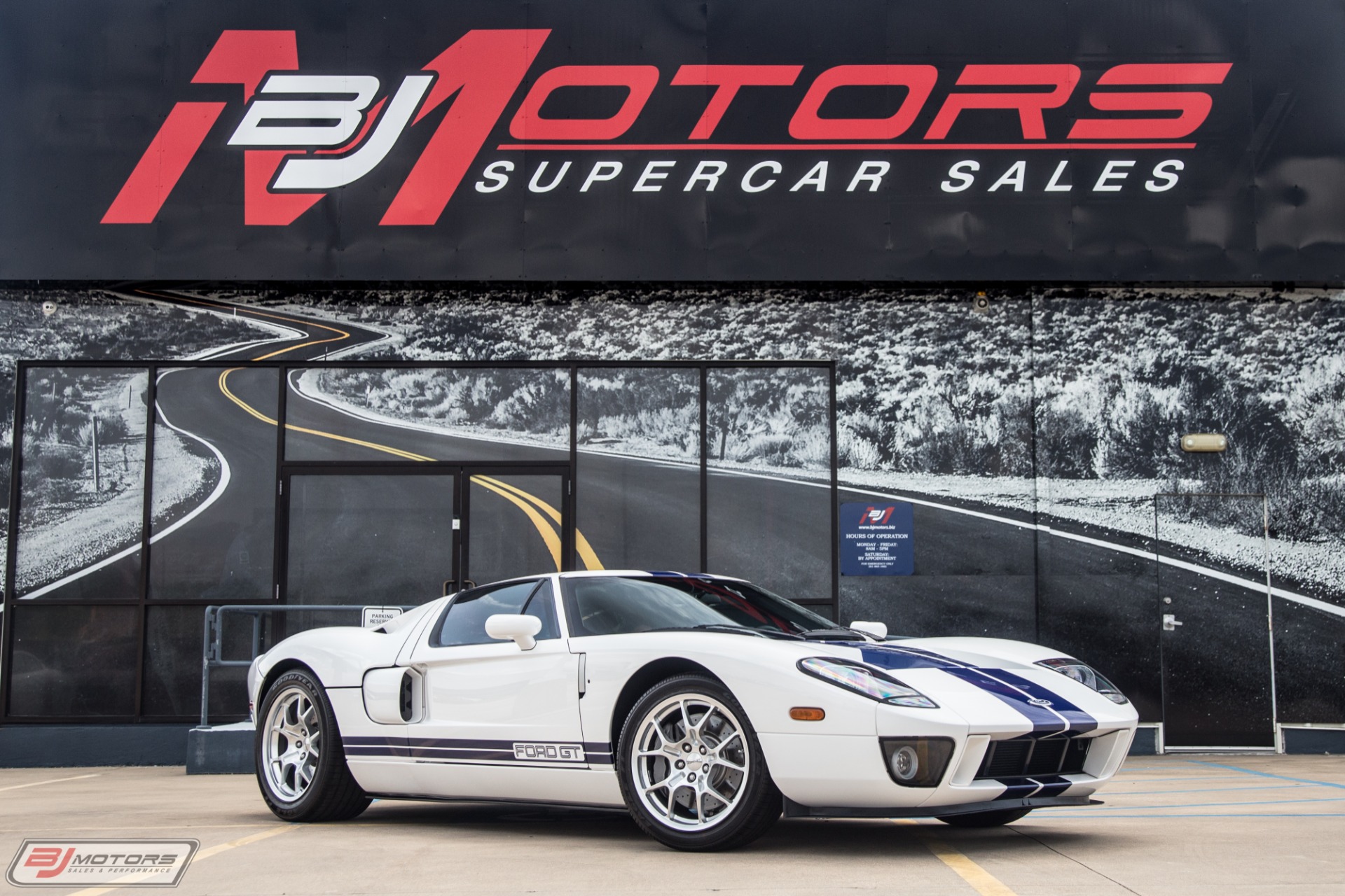 Used-2005-Ford-GT