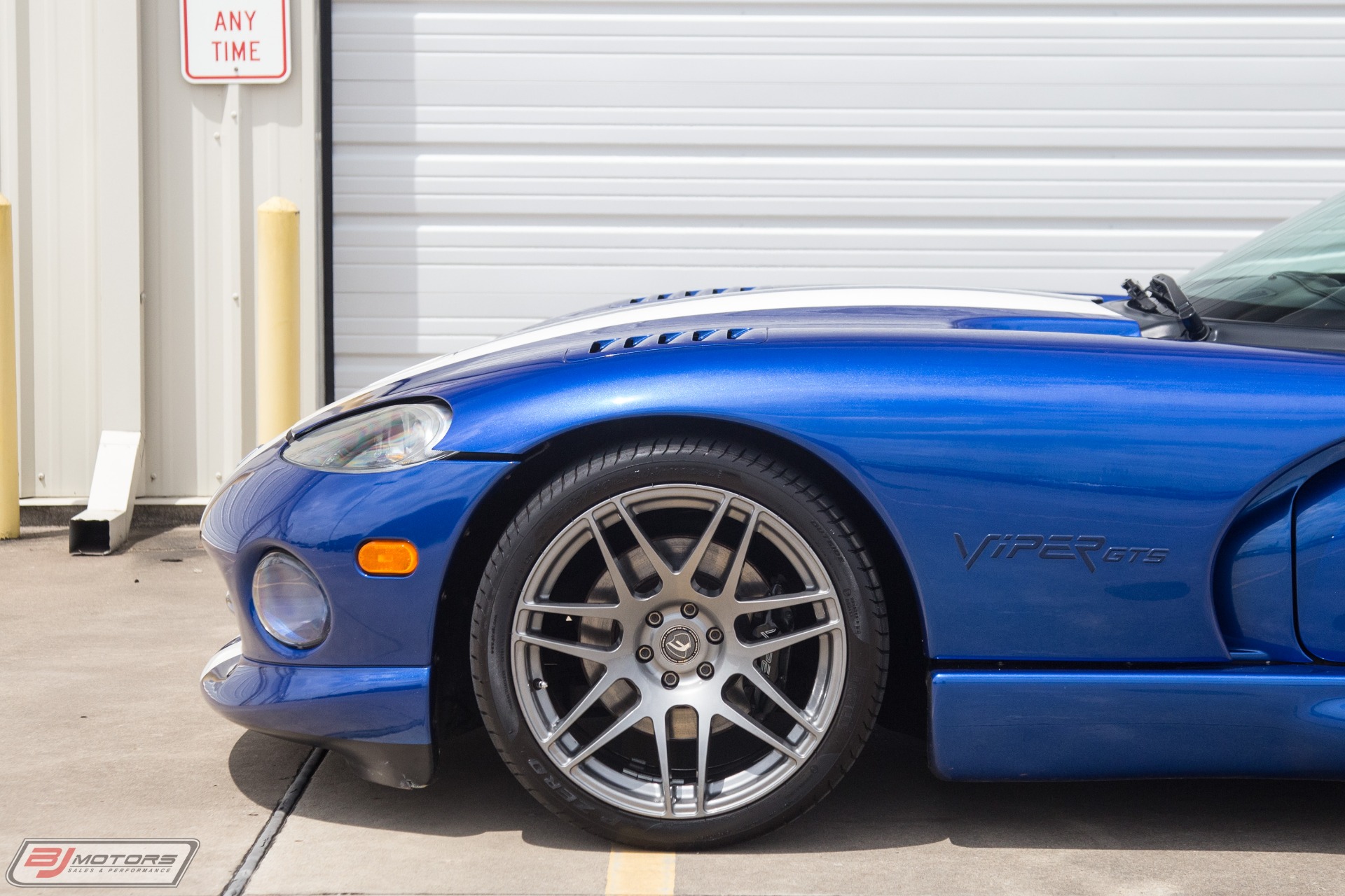 Used-1996-Dodge-Viper-GTS