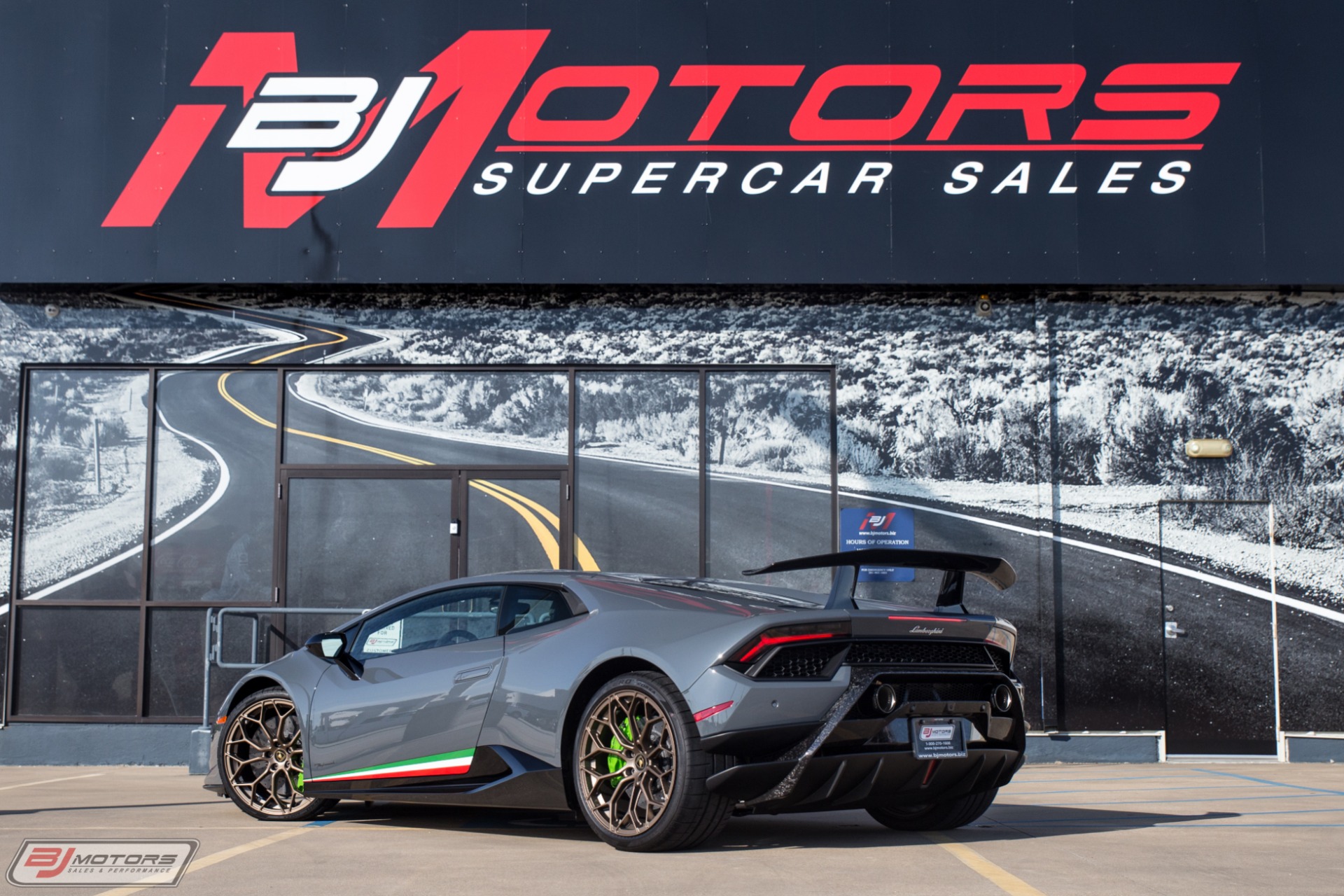 Used-2018-Lamborghini-Huracan-LP-640-4-Performante