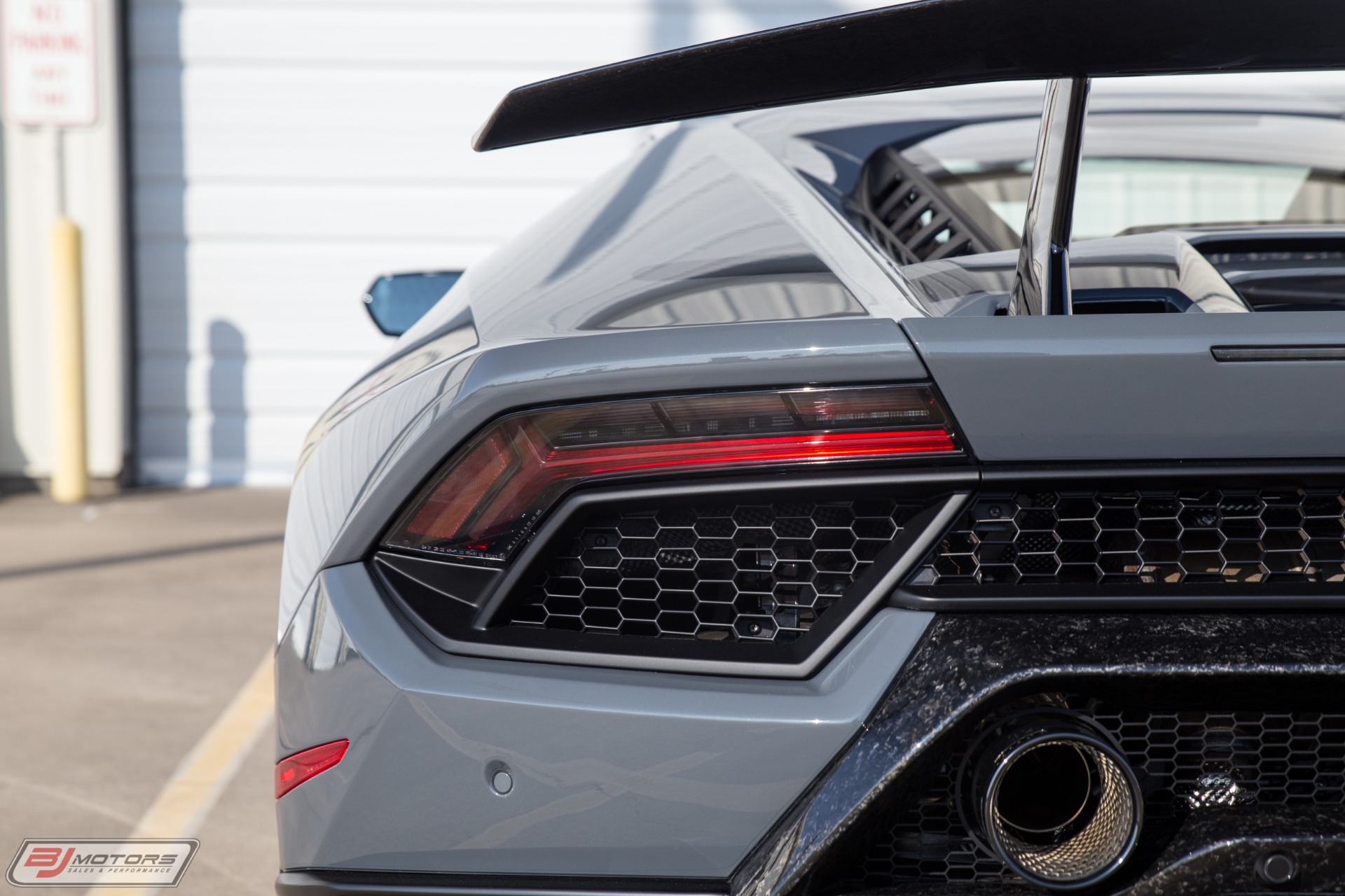 Used-2018-Lamborghini-Huracan-LP-640-4-Performante