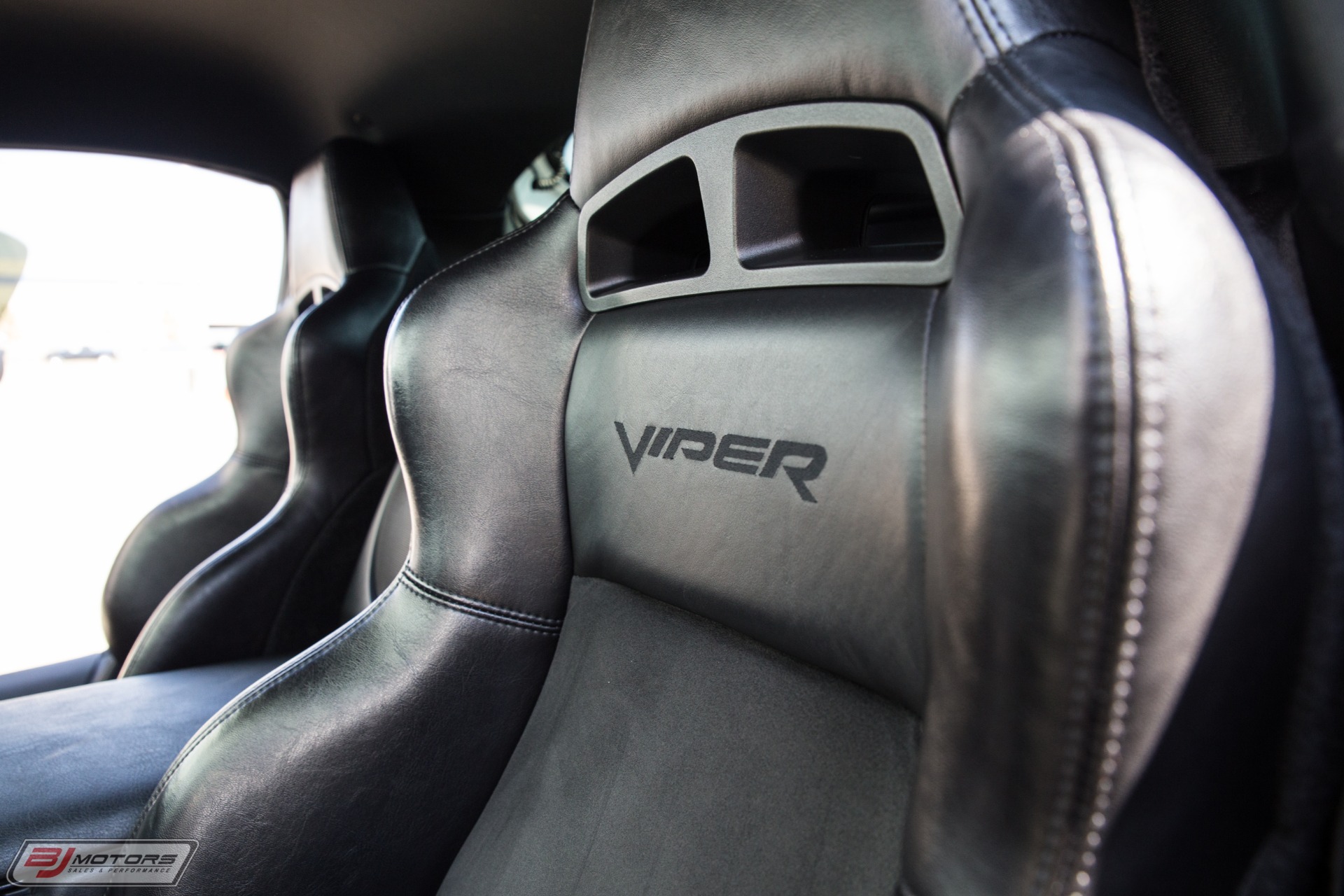 Used-2010-Dodge-Viper-SRT-10